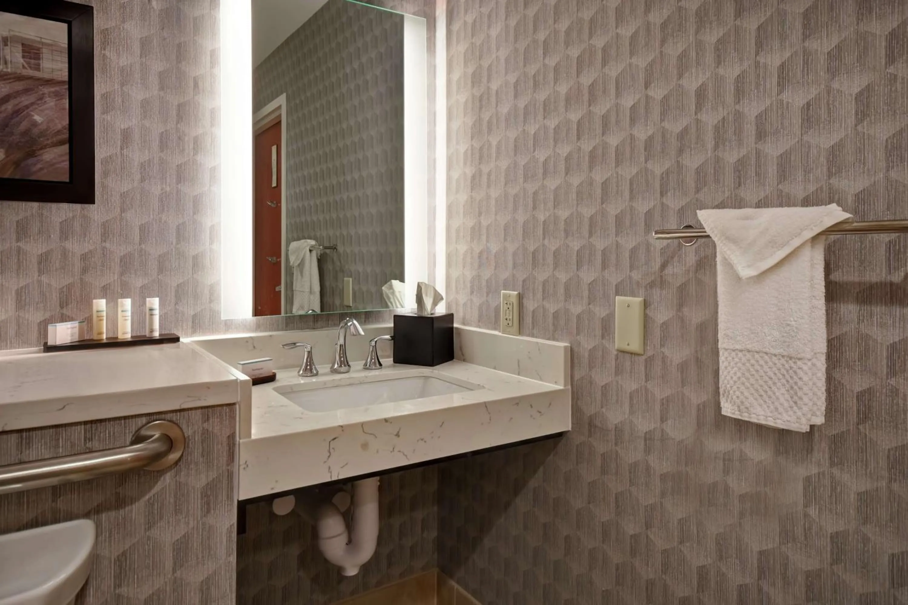 Bathroom in Embassy Suites Little Rock