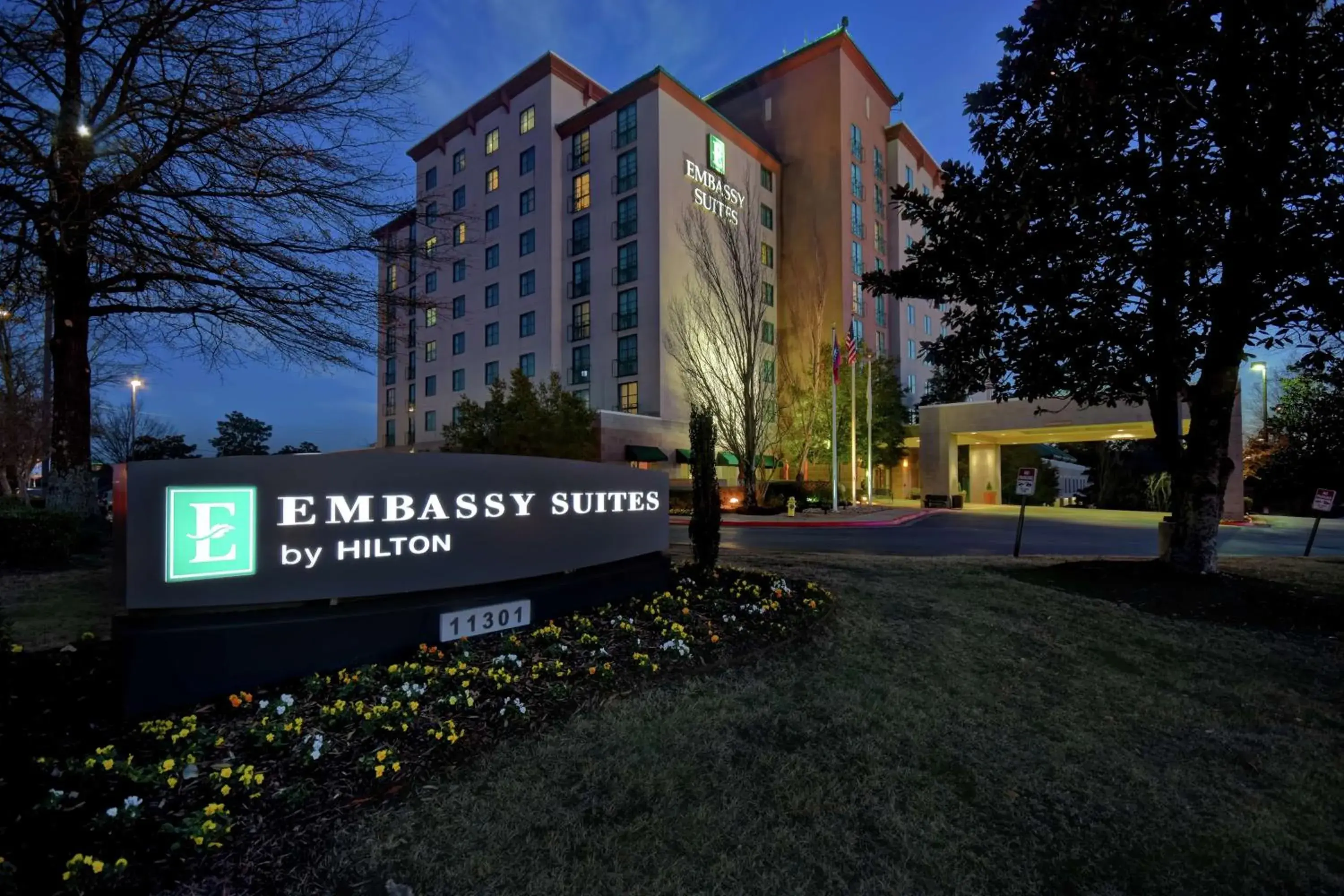 Property building in Embassy Suites Little Rock Property building in Embassy Suites Little Rock