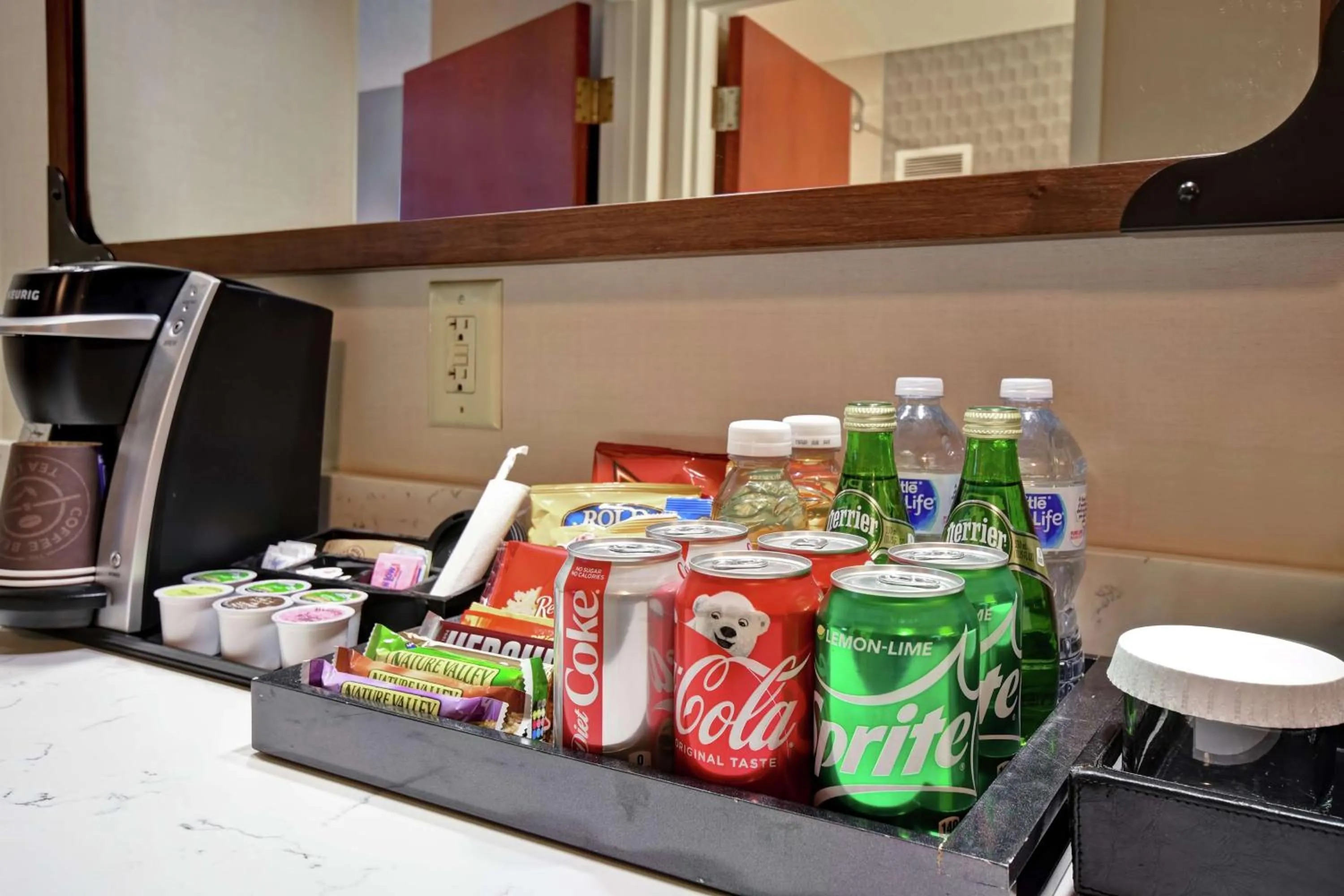 Photo of the whole room in Embassy Suites Little Rock