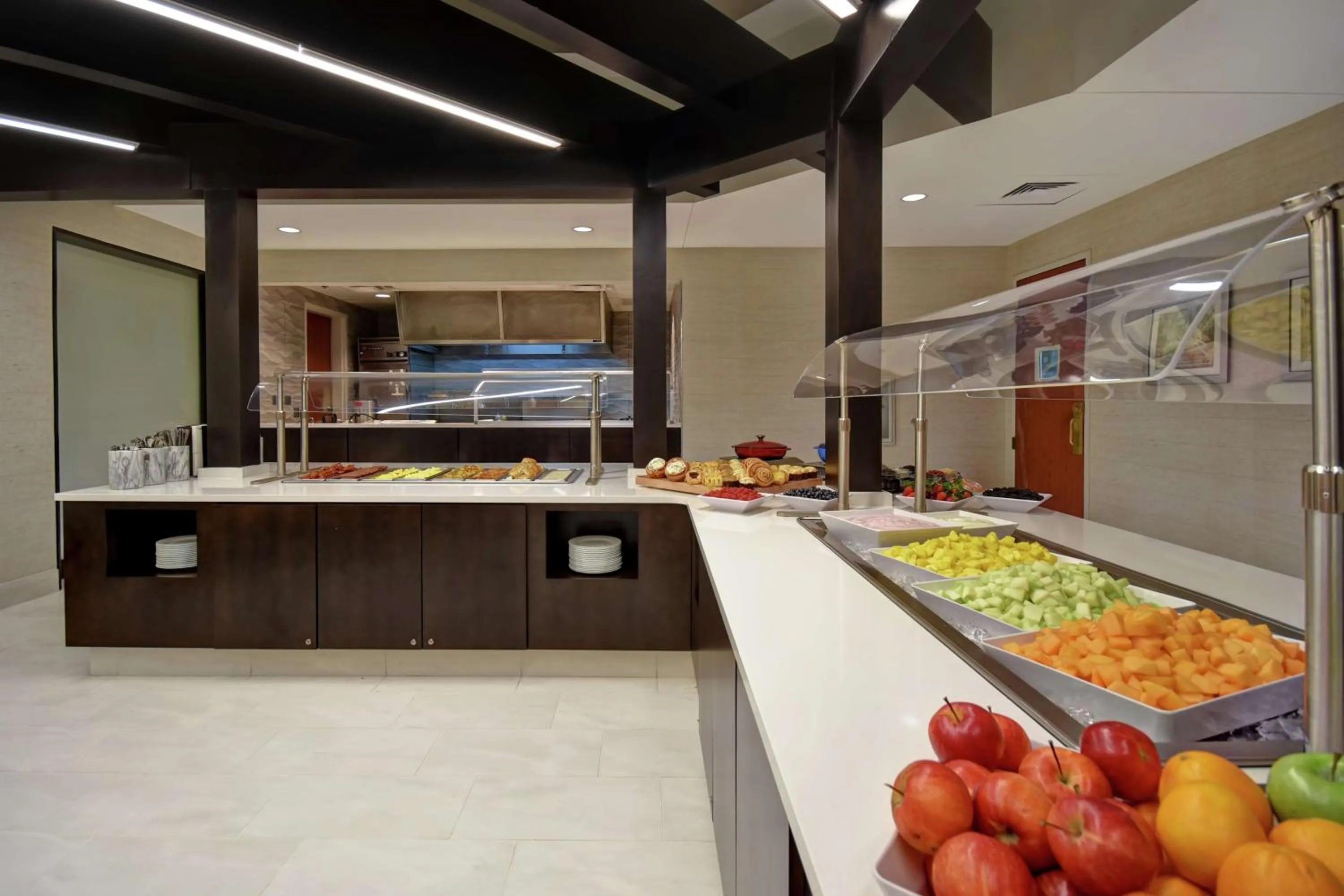 Breakfast in Embassy Suites Little Rock