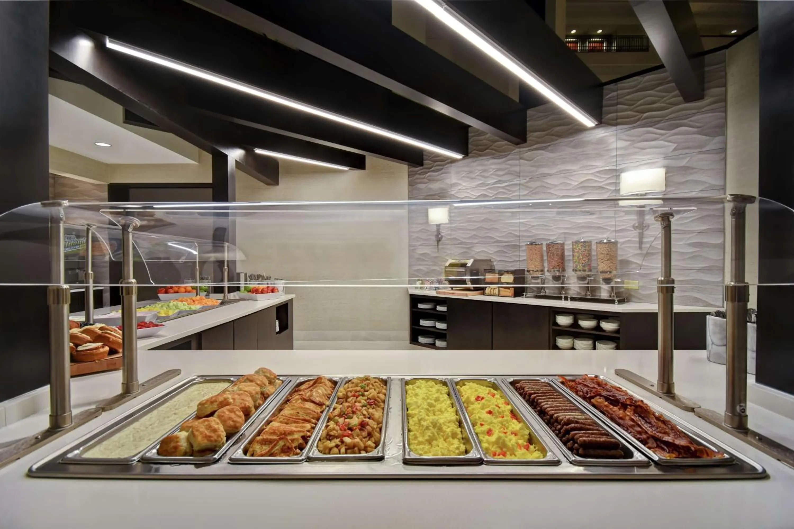 Breakfast in Embassy Suites Little Rock