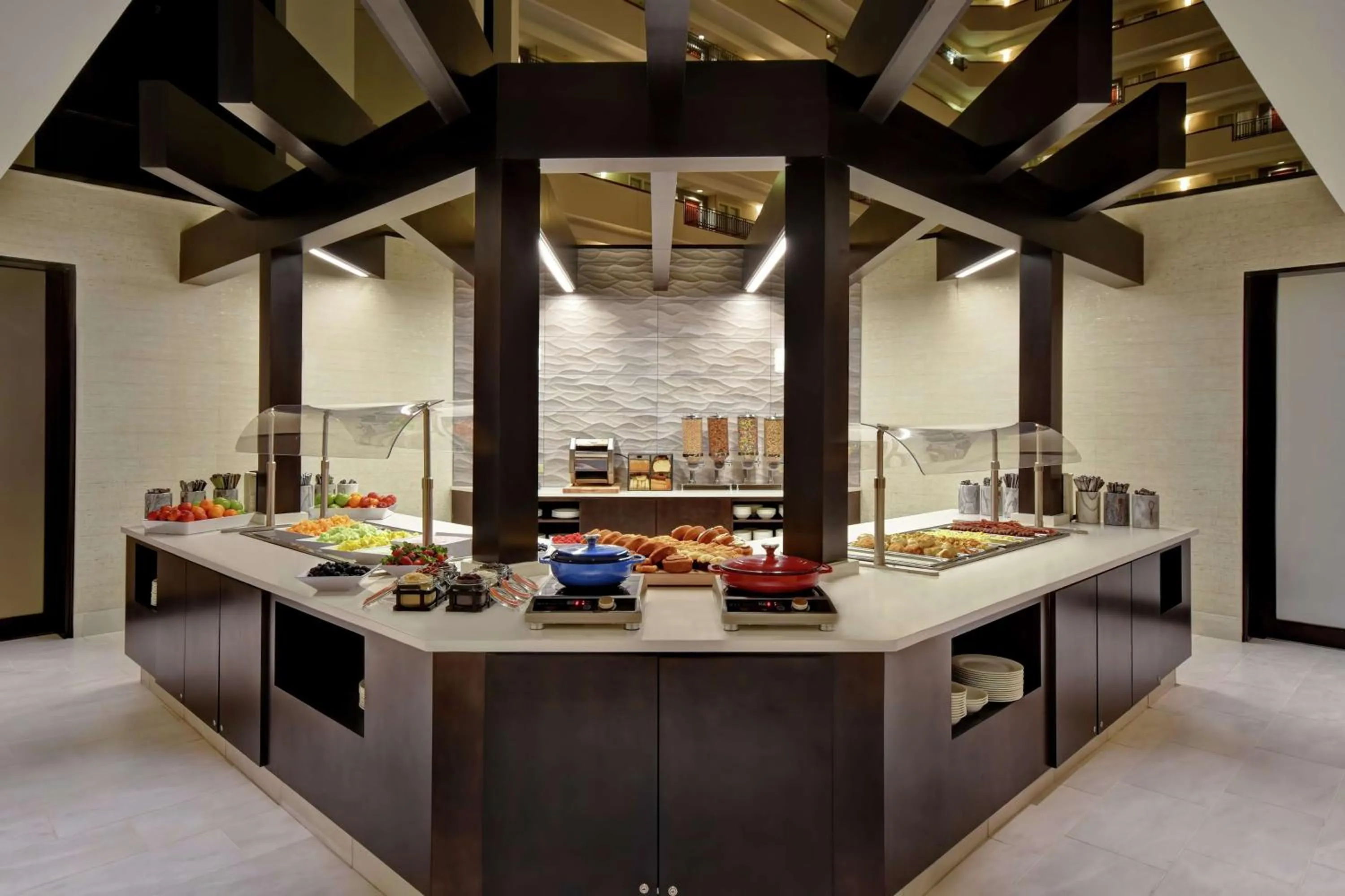 Breakfast in Embassy Suites Little Rock