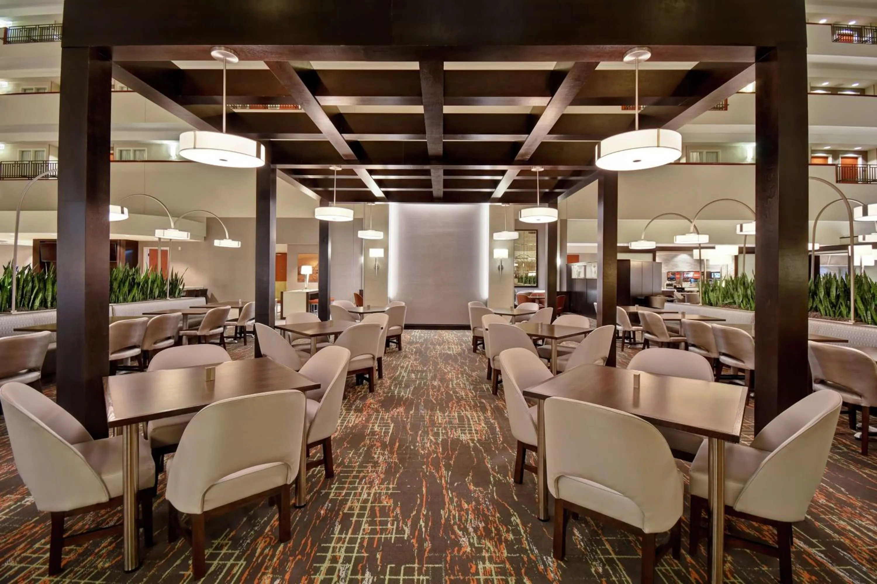 Restaurant/places to eat in Embassy Suites Little Rock
