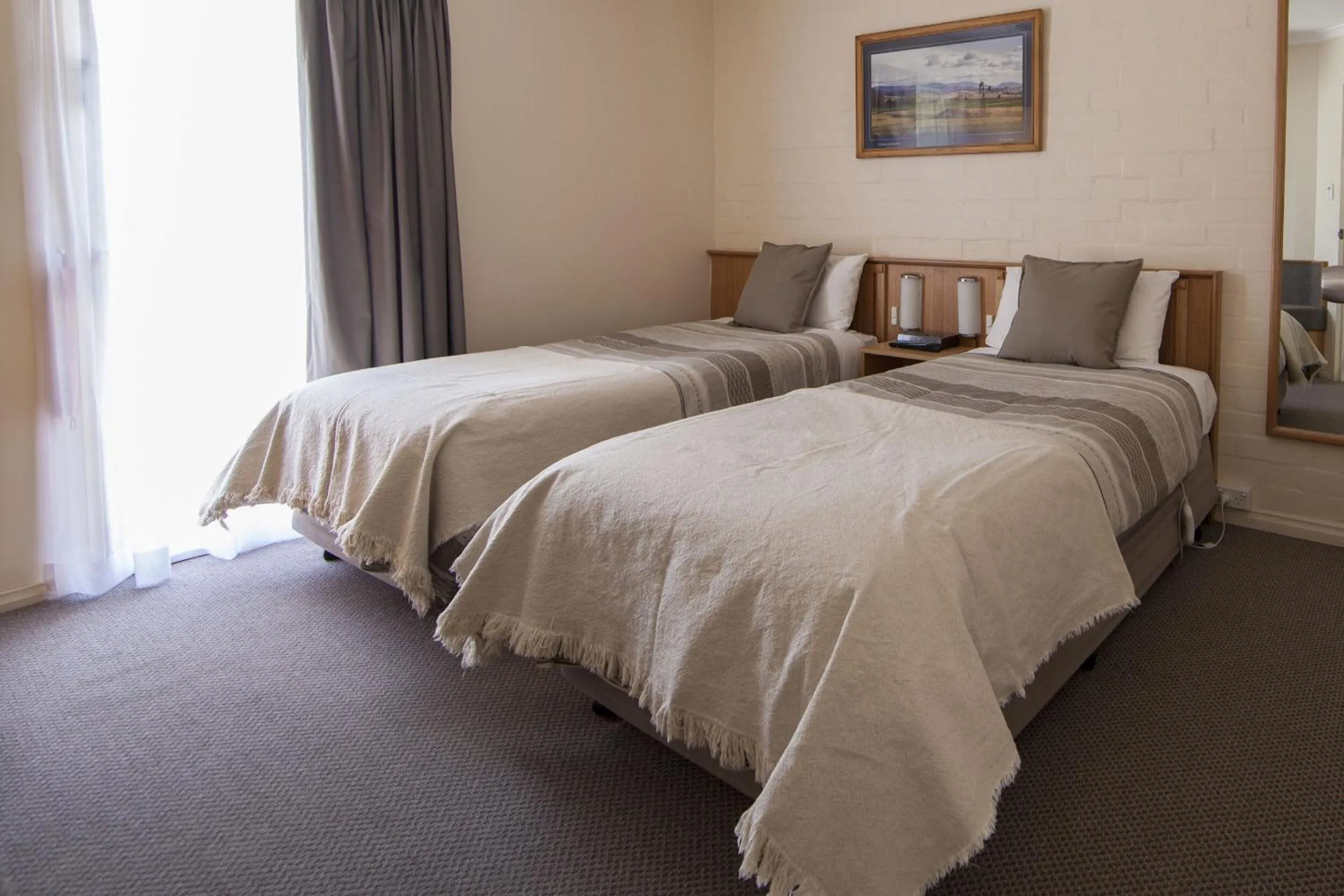 Bedroom, Bed in Redhill Cooma Motor Inn