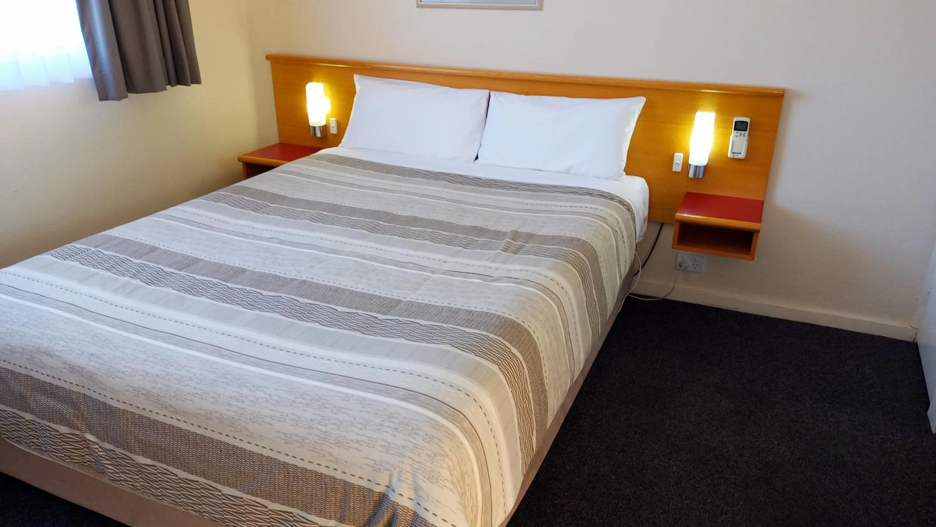 Photo of the whole room, Bed in Redhill Cooma Motor Inn