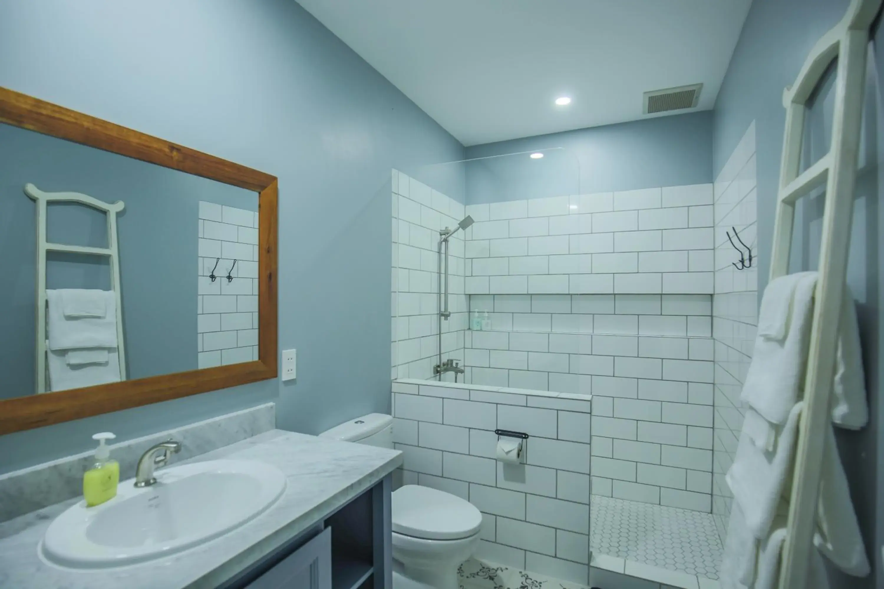 Classic Triple Room in Serenity by the Sea Classic Triple Room in Serenity by the Sea