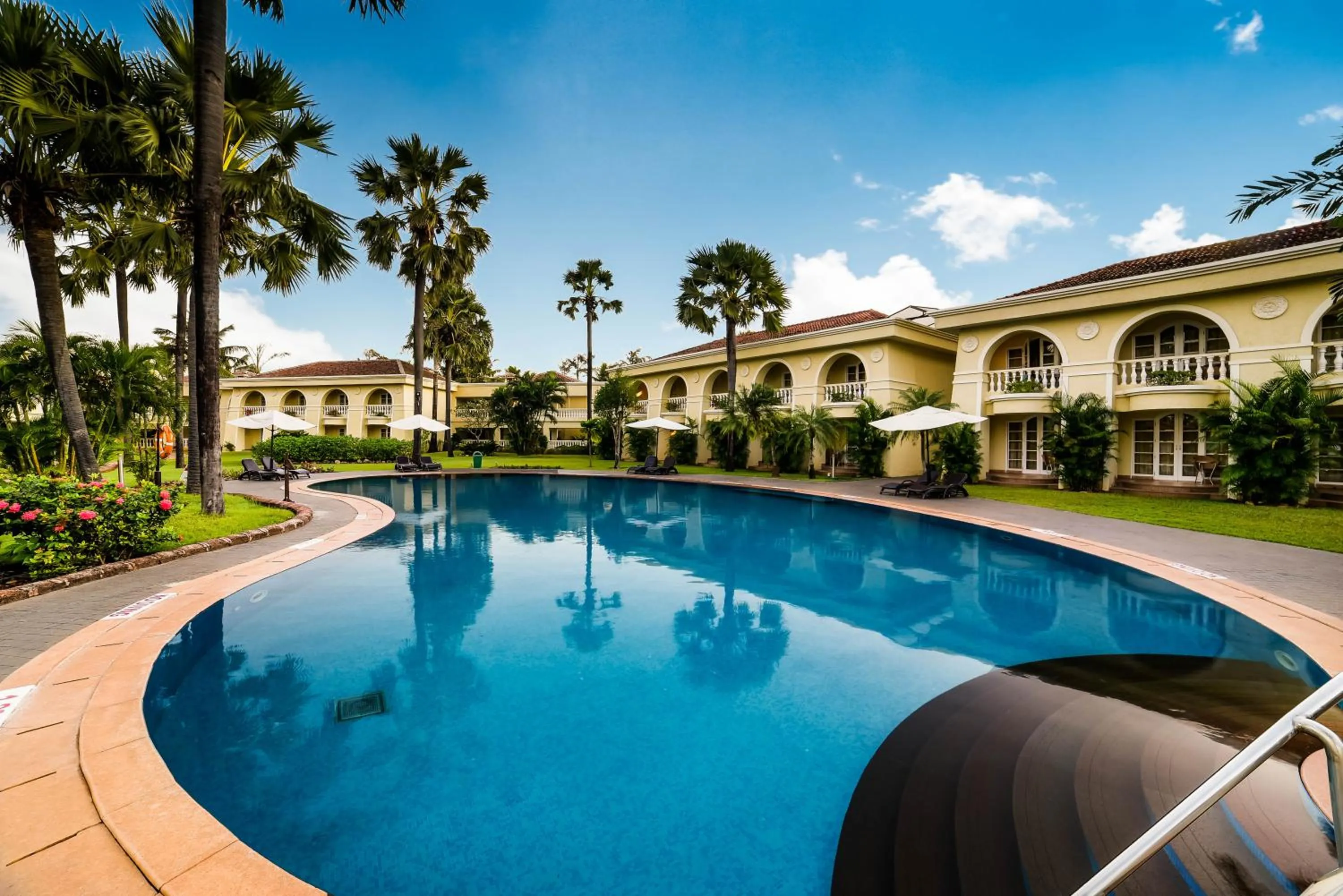 Swimming pool in The Zuri White Sands, Goa Resort & Casino