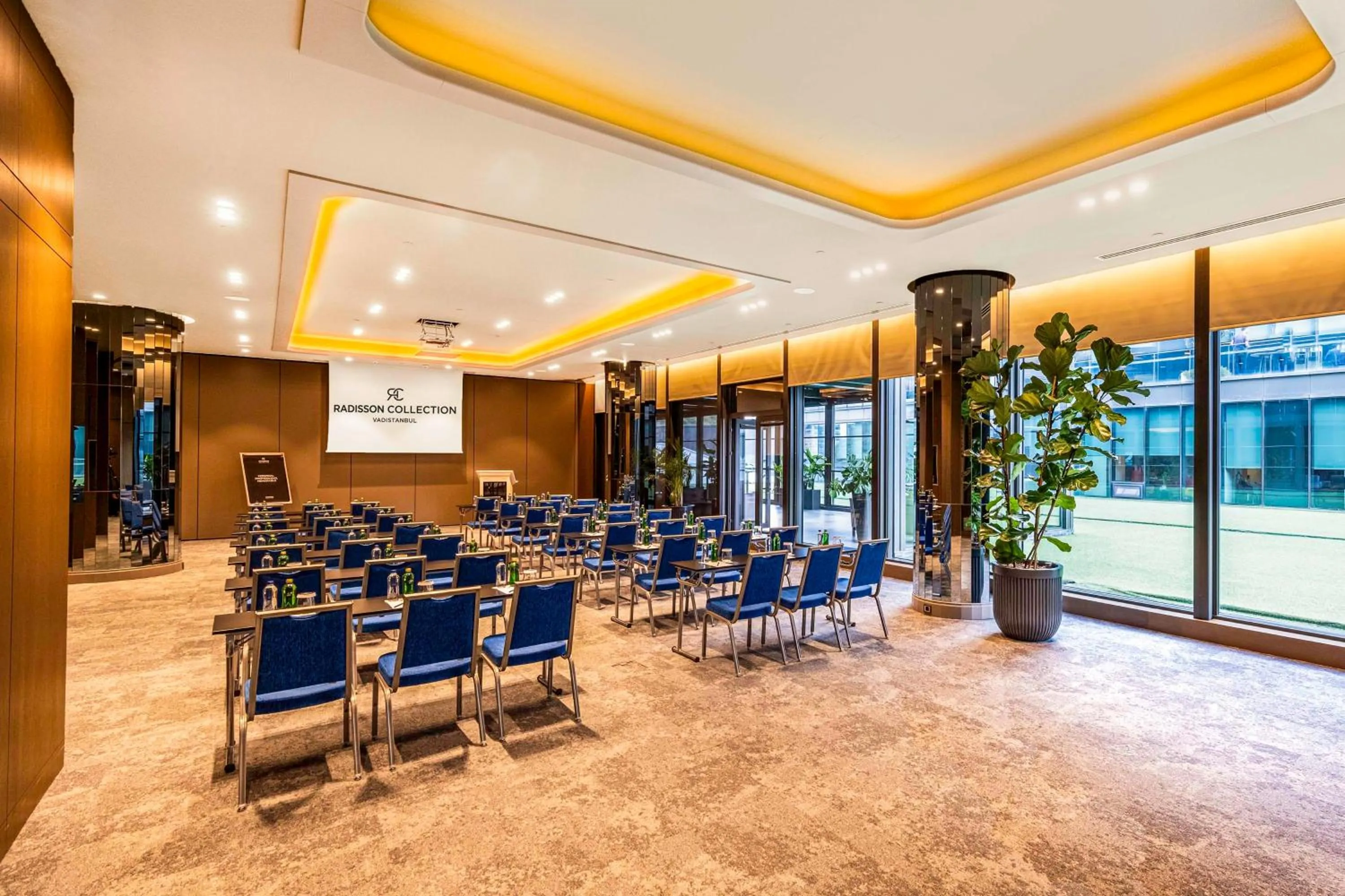 Meeting/conference room in Radisson Collection Hotel, Vadistanbul