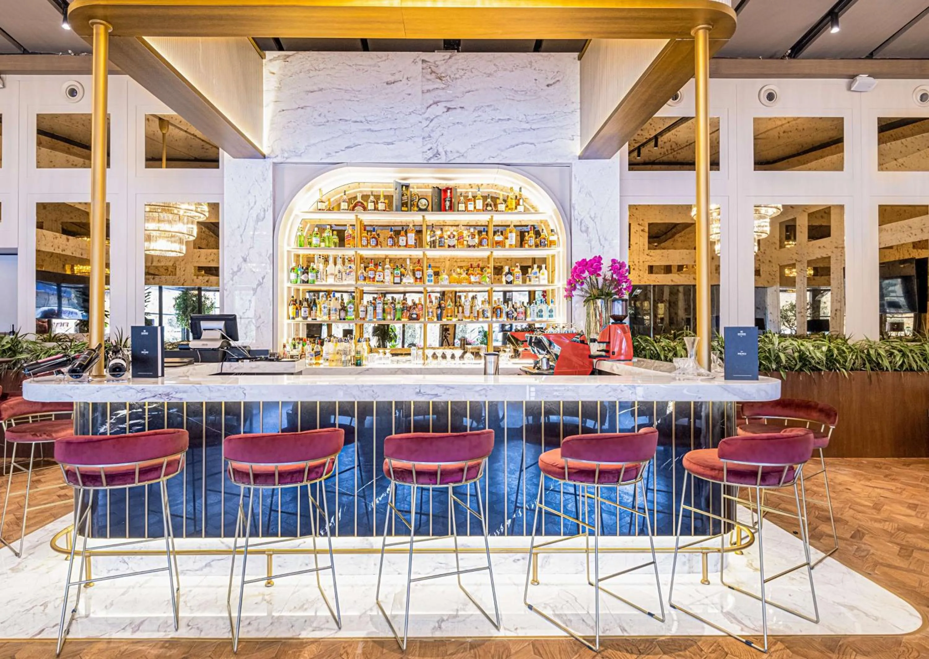 Lounge or bar in Radisson Collection Hotel, Vadistanbul