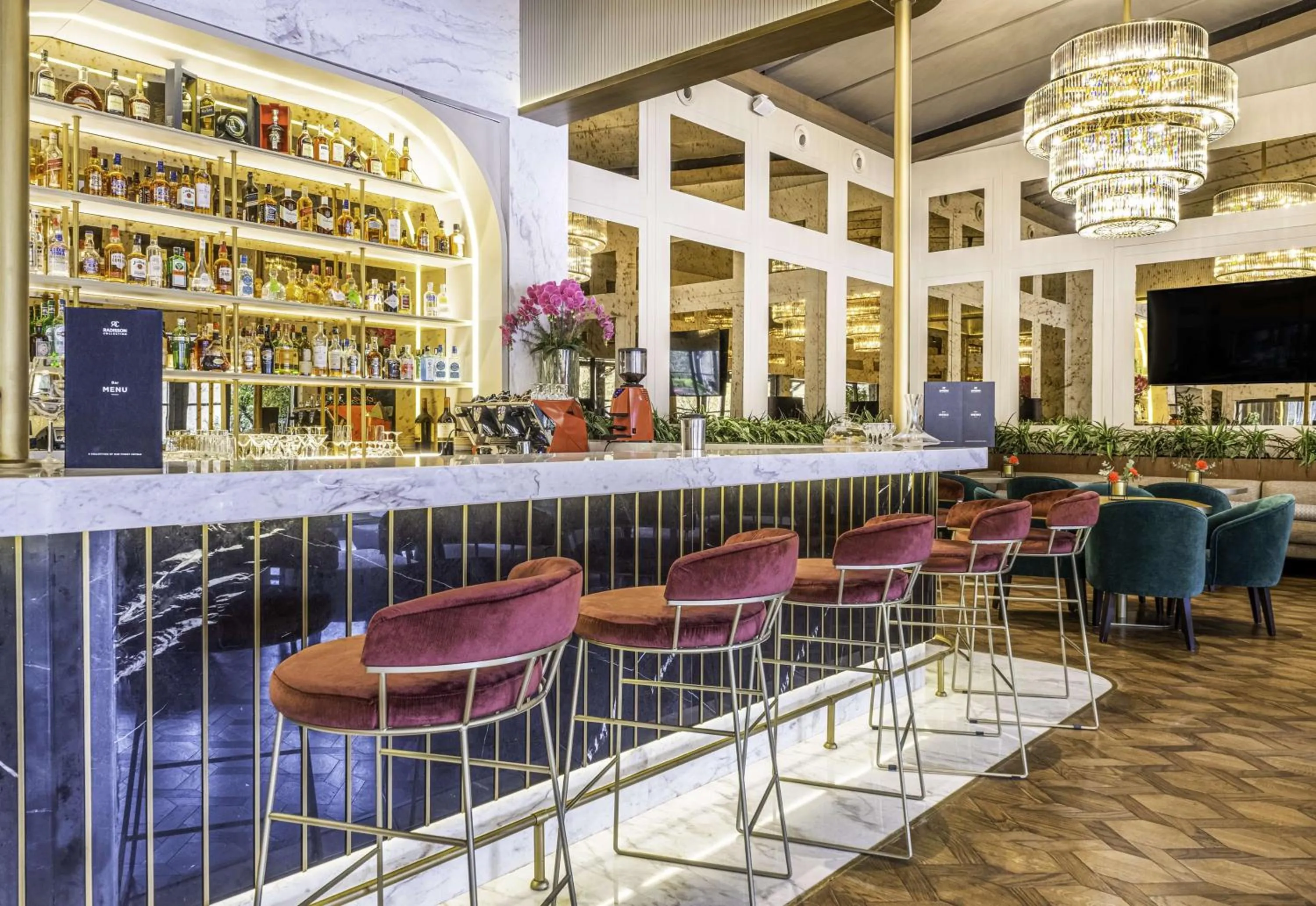 Lounge or bar in Radisson Collection Hotel, Vadistanbul