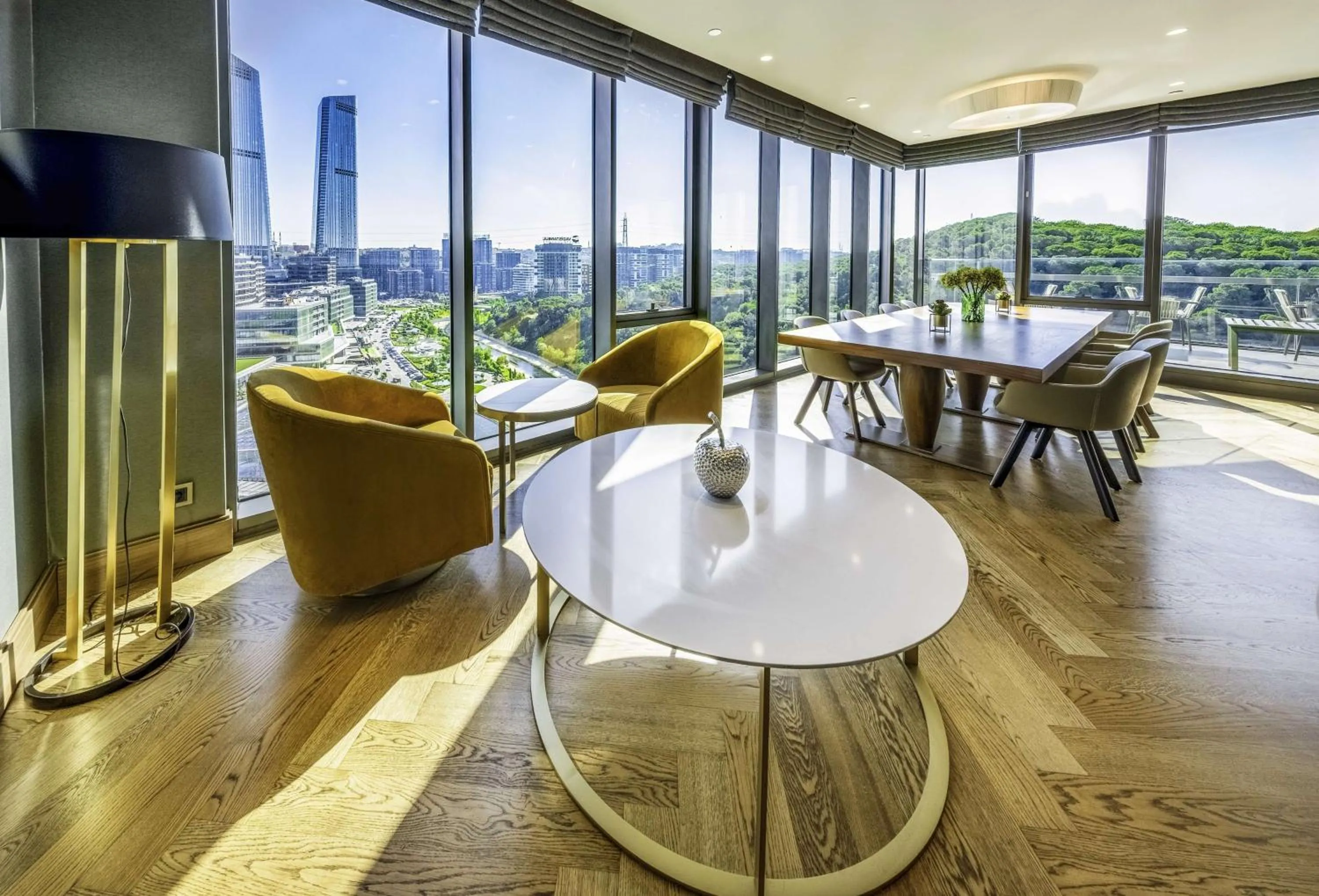 Lounge or bar in Radisson Collection Hotel, Vadistanbul