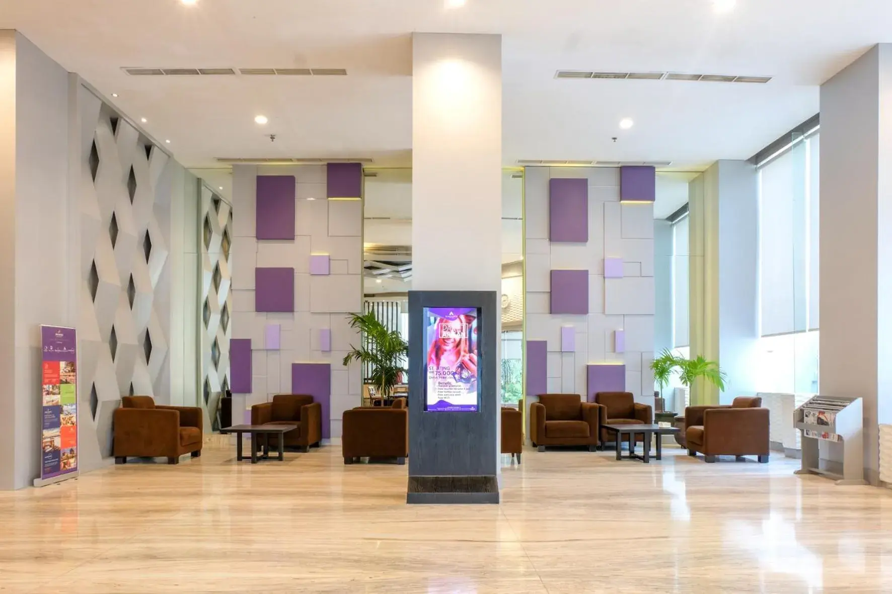 Lobby/Reception in Almadera Hotel