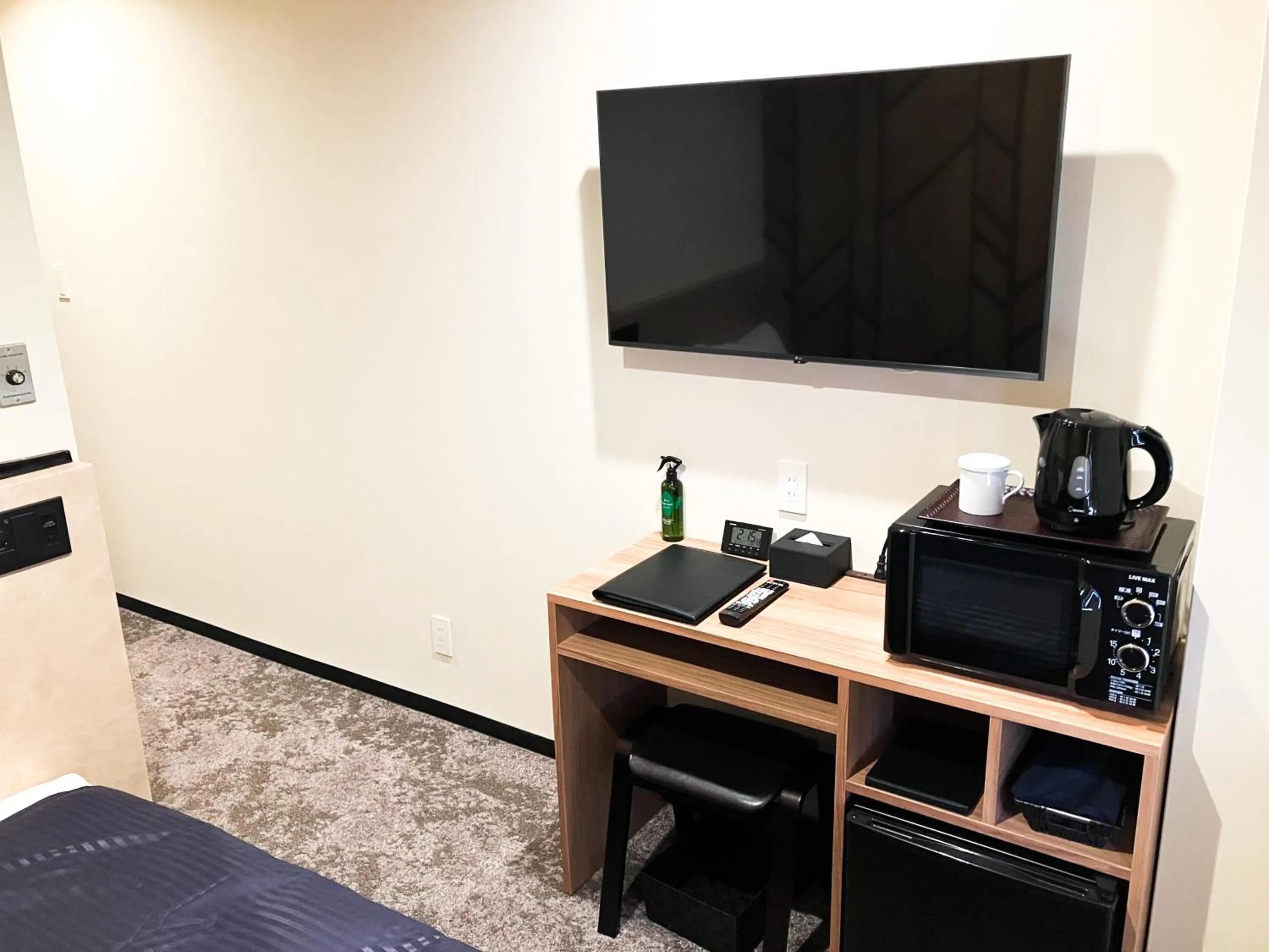 Photo of the whole room in HOTEL LiVEMAX BUDGET Iyo Mishima