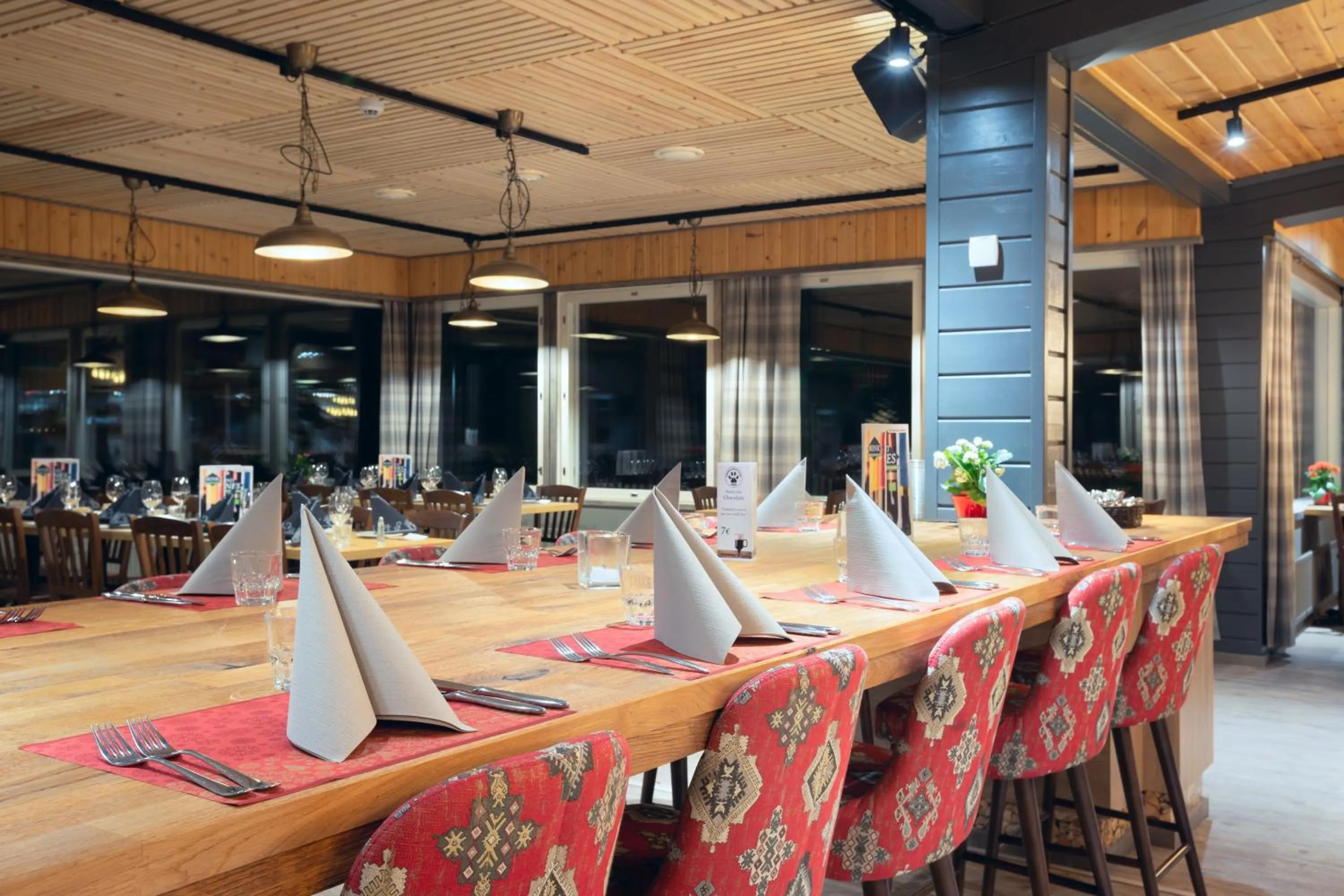 Restaurant/places to eat in Jeris Lakeside Resort