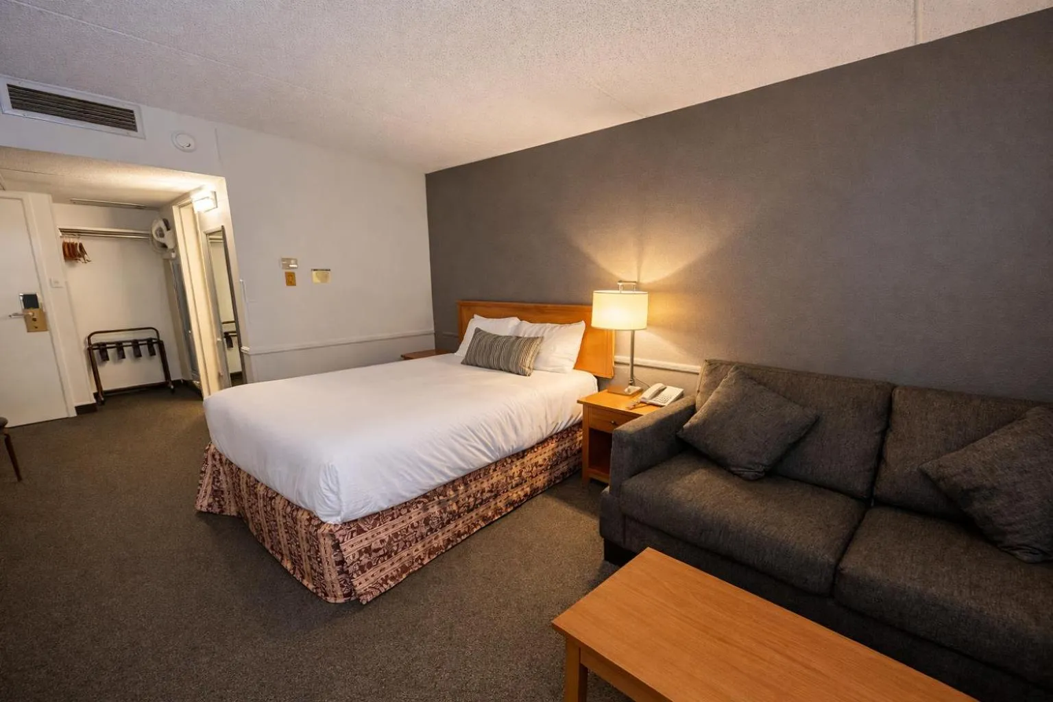 Bed in Heritage Inn Hotel & Convention Centre - Moose Jaw