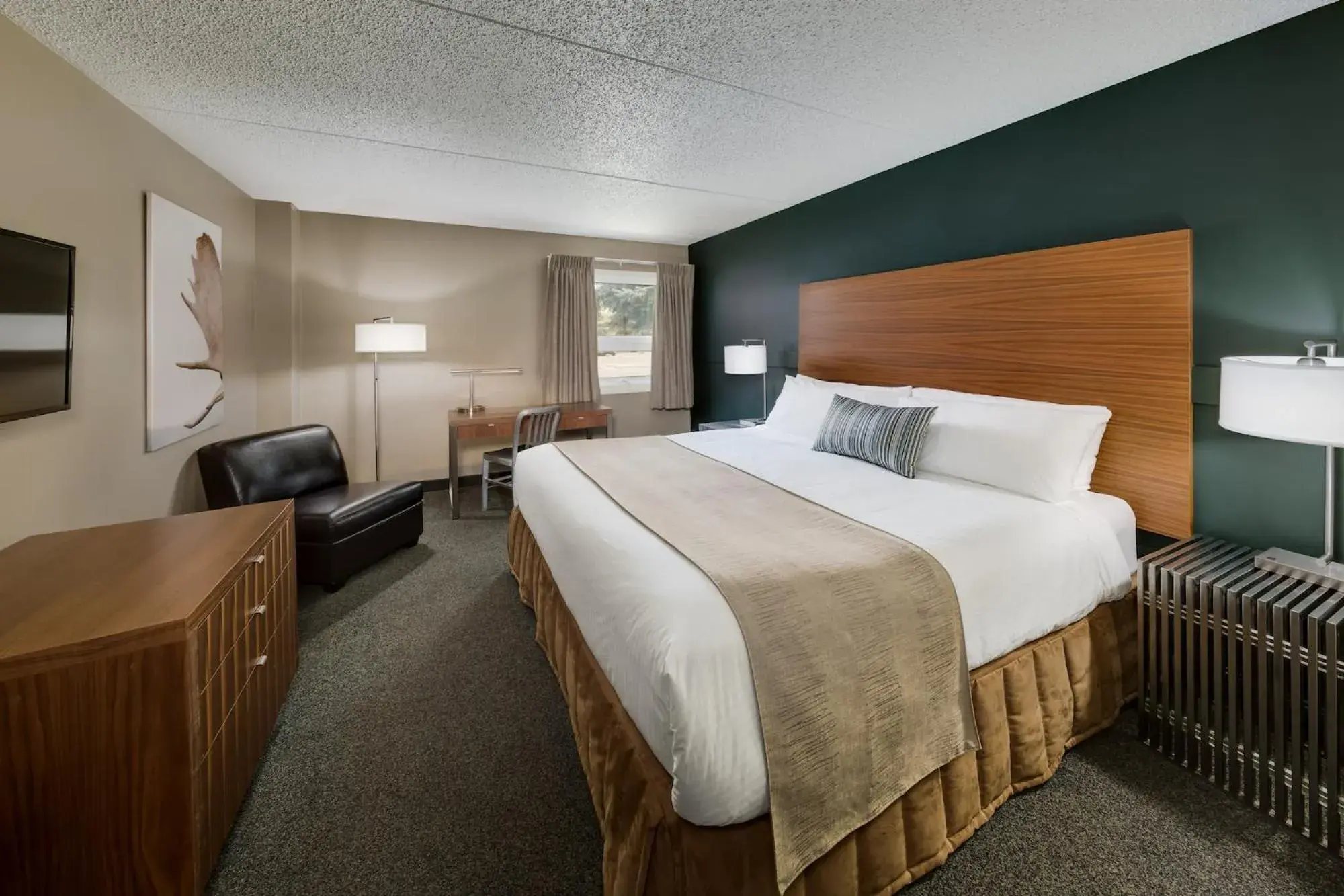 King Room in Heritage Inn Hotel & Convention Centre - Moose Jaw King Room in Heritage Inn Hotel & Convention Centre - Moose Jaw