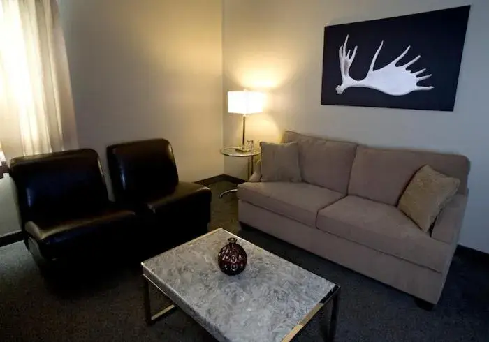 Standard Suite in Heritage Inn Hotel & Convention Centre - Moose Jaw Standard Suite in Heritage Inn Hotel & Convention Centre - Moose Jaw