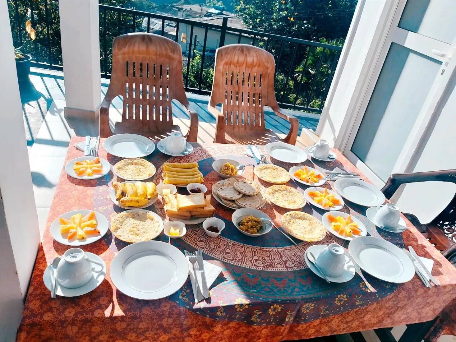 Breakfast in Poomaz Peace Palace