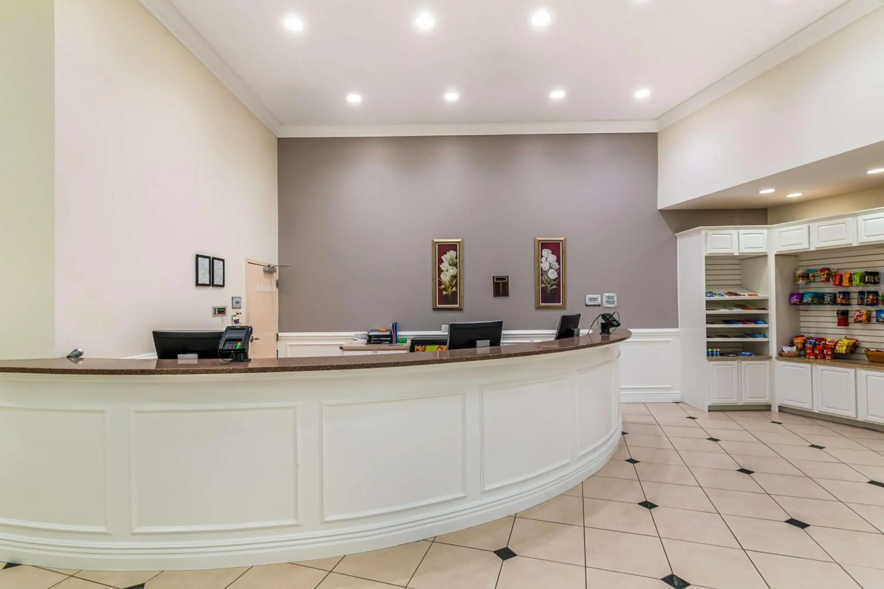 Lobby or reception in DoubleTree by Hilton Jefferson City Lobby or reception in DoubleTree by Hilton Jefferson City