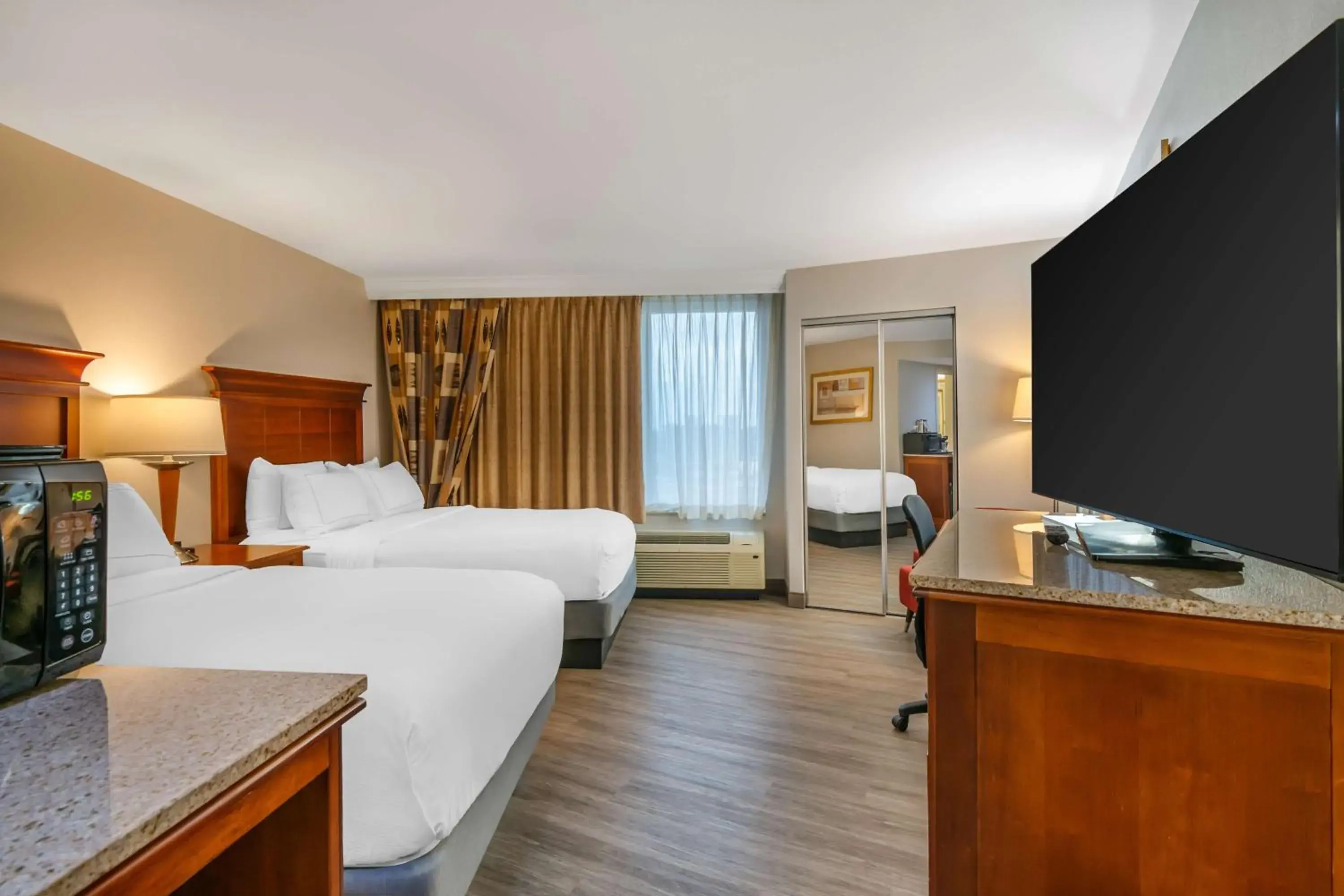Bedroom, Bed in DoubleTree by Hilton Jefferson City Bedroom, Bed in DoubleTree by Hilton Jefferson City