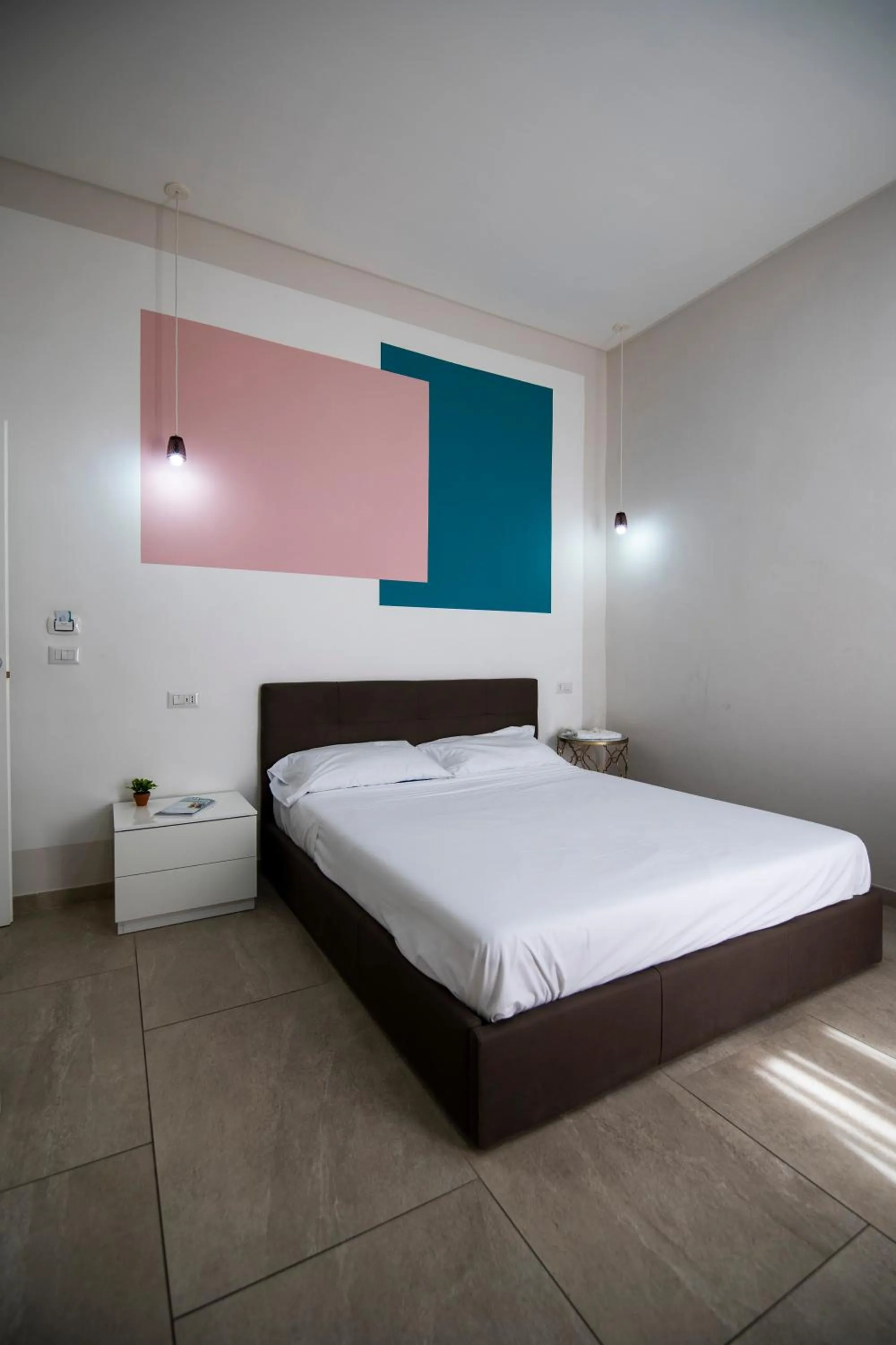 Bedroom, Bed in La Chambre