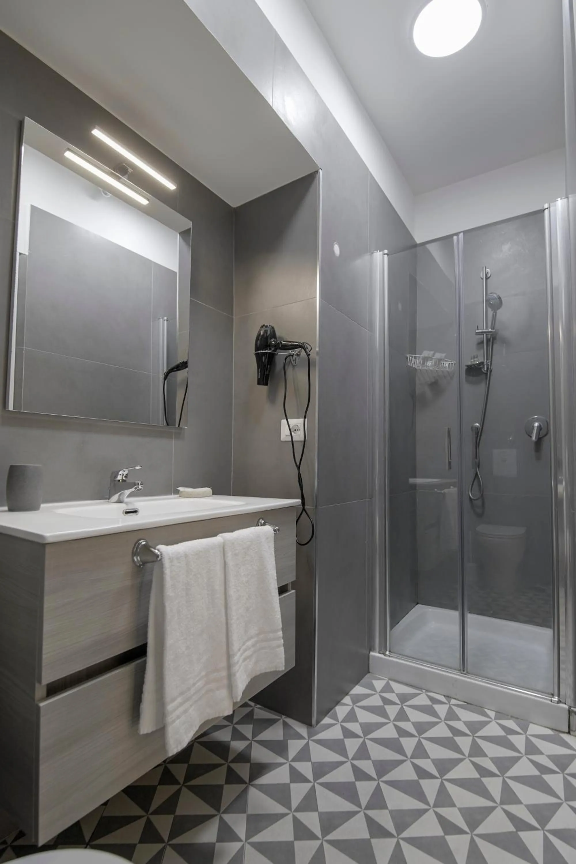 Shower in La Chambre