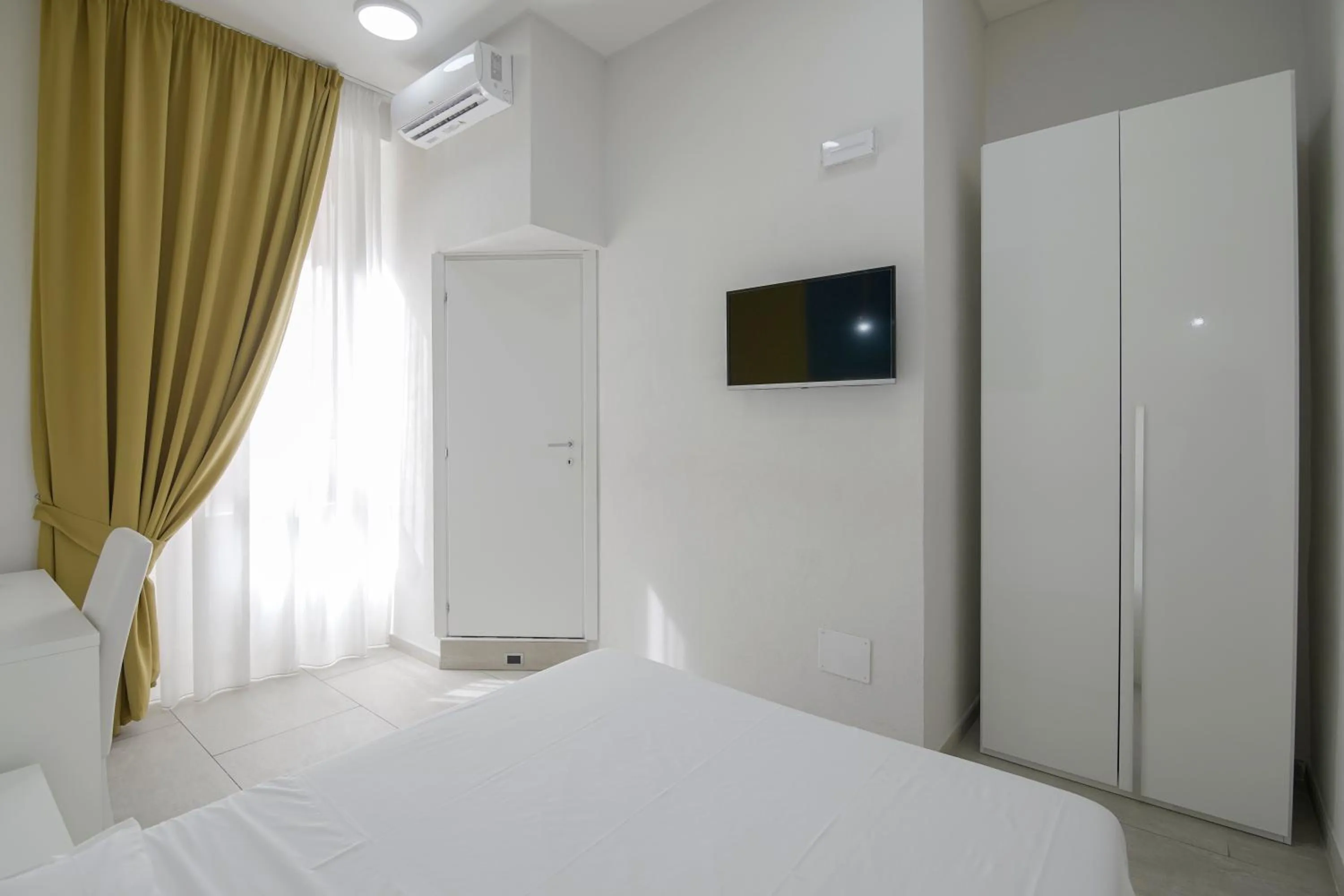 TV and multimedia, Bed in La Chambre