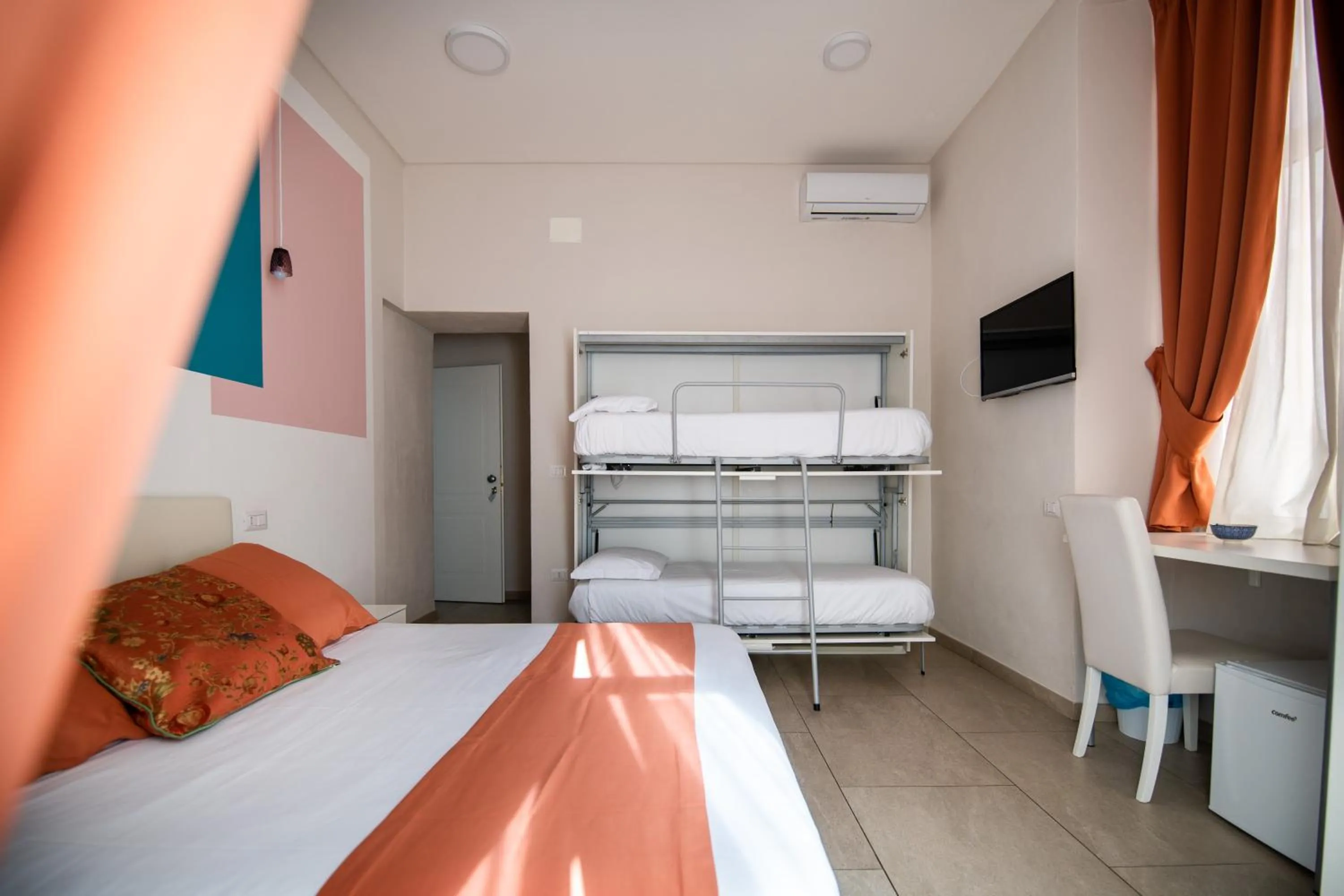 Bedroom, Bed in La Chambre