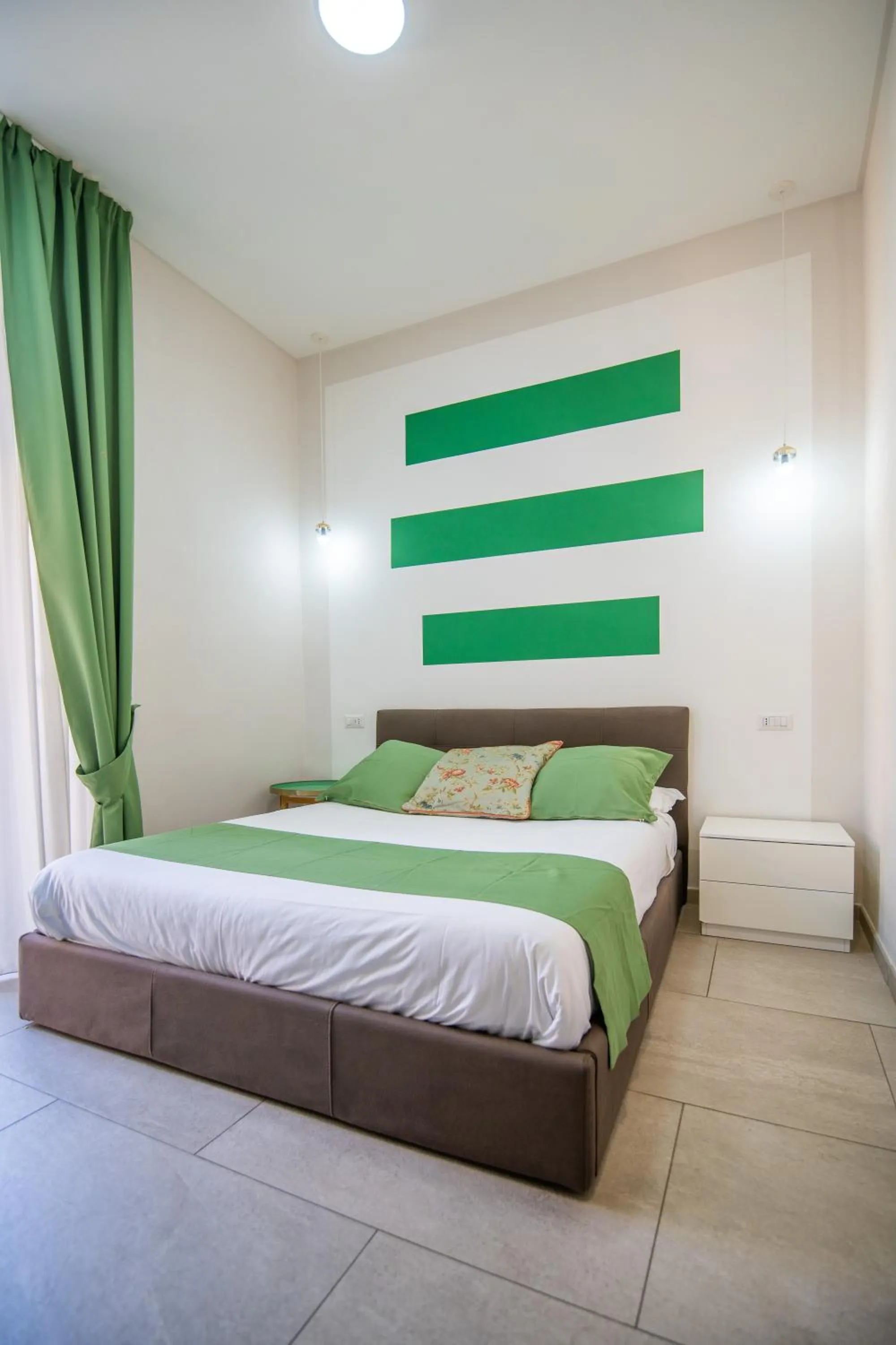 Bedroom, Bed in La Chambre