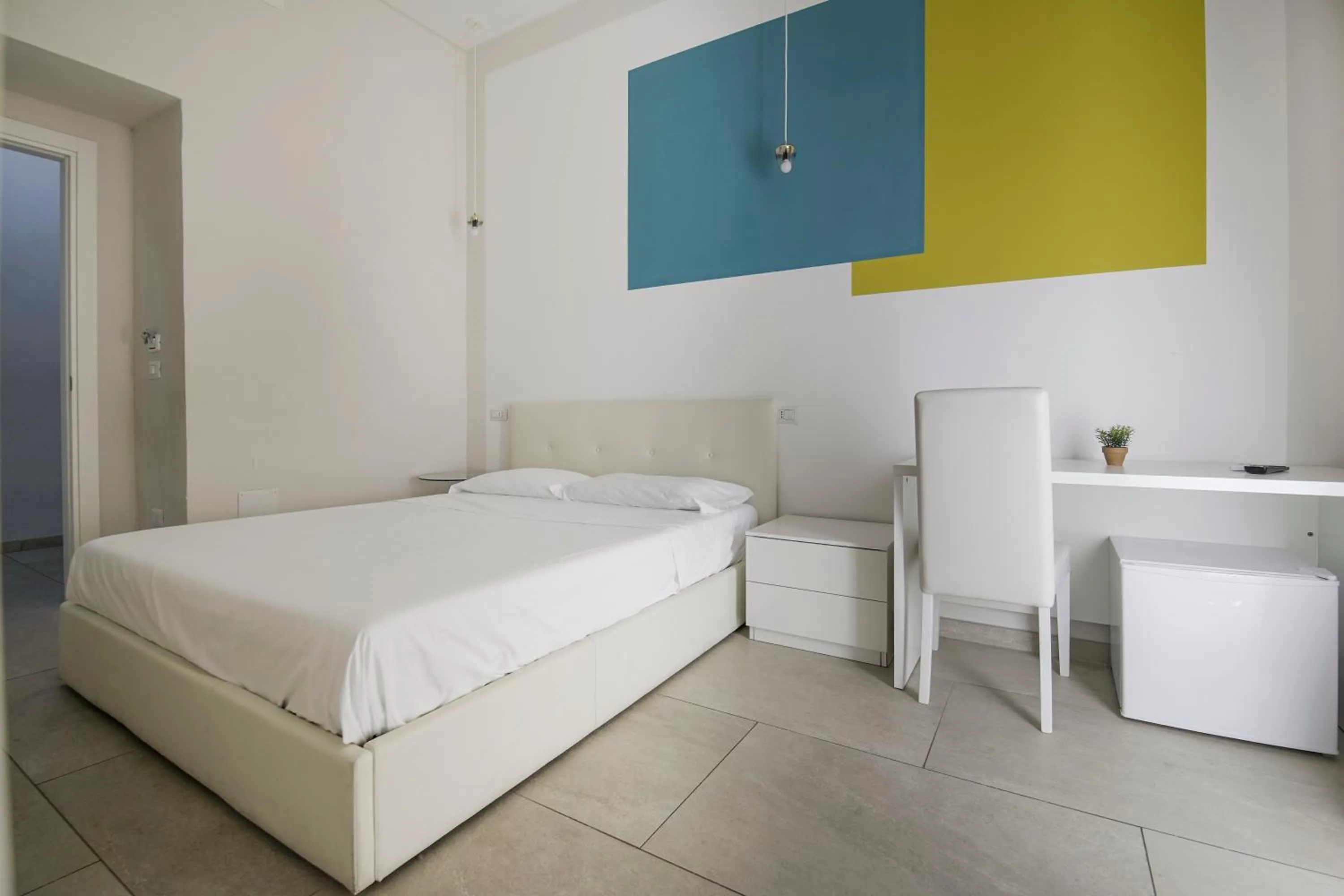 Bedroom, Bed in La Chambre