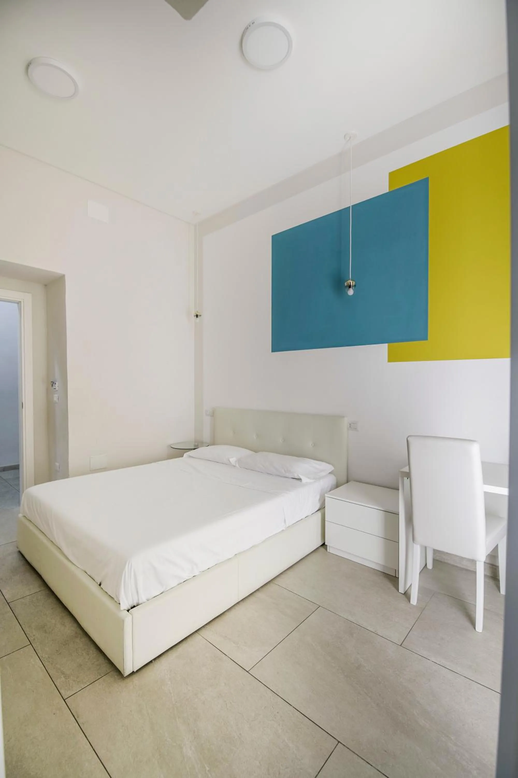 Bedroom, Bed in La Chambre