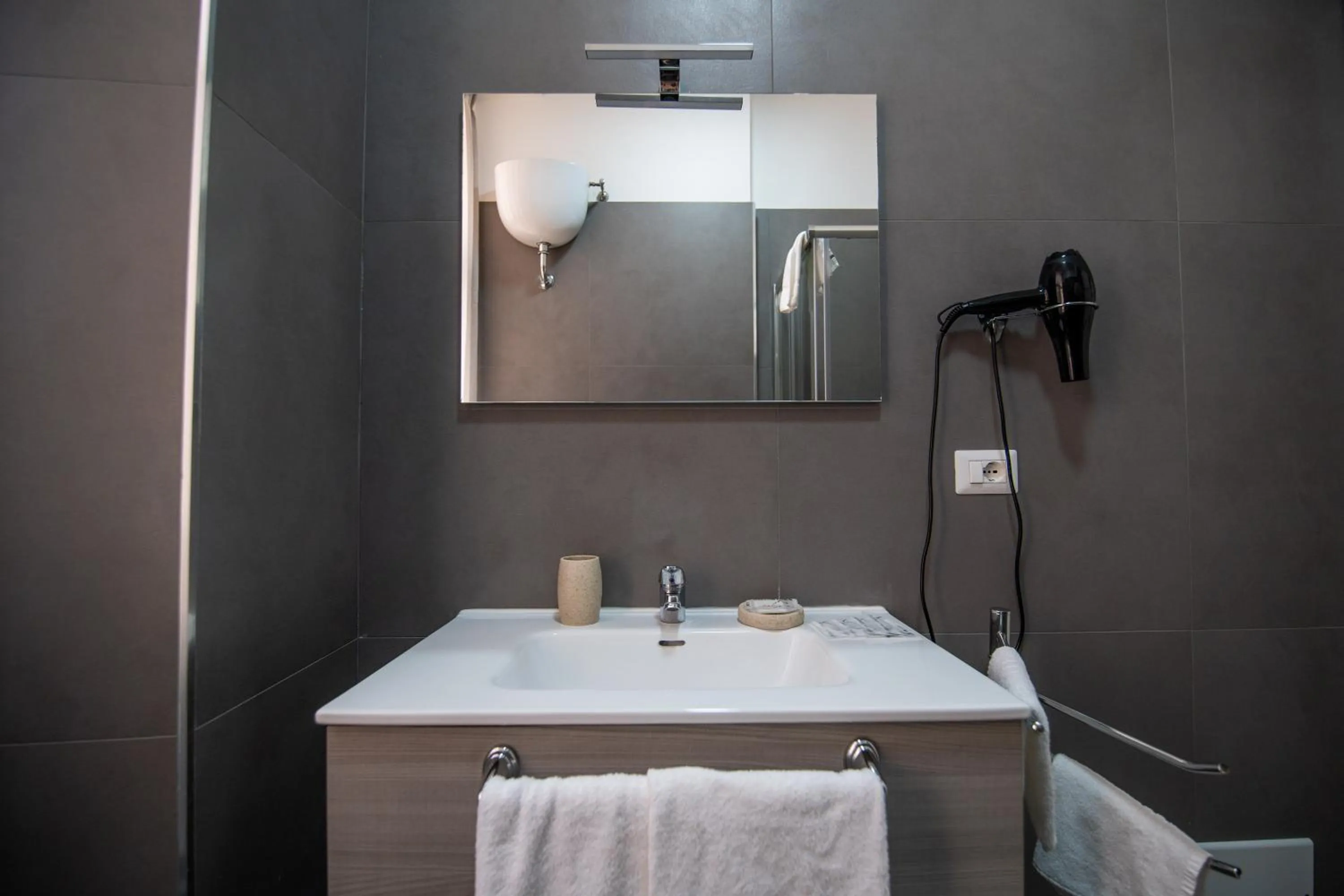 Bathroom in La Chambre