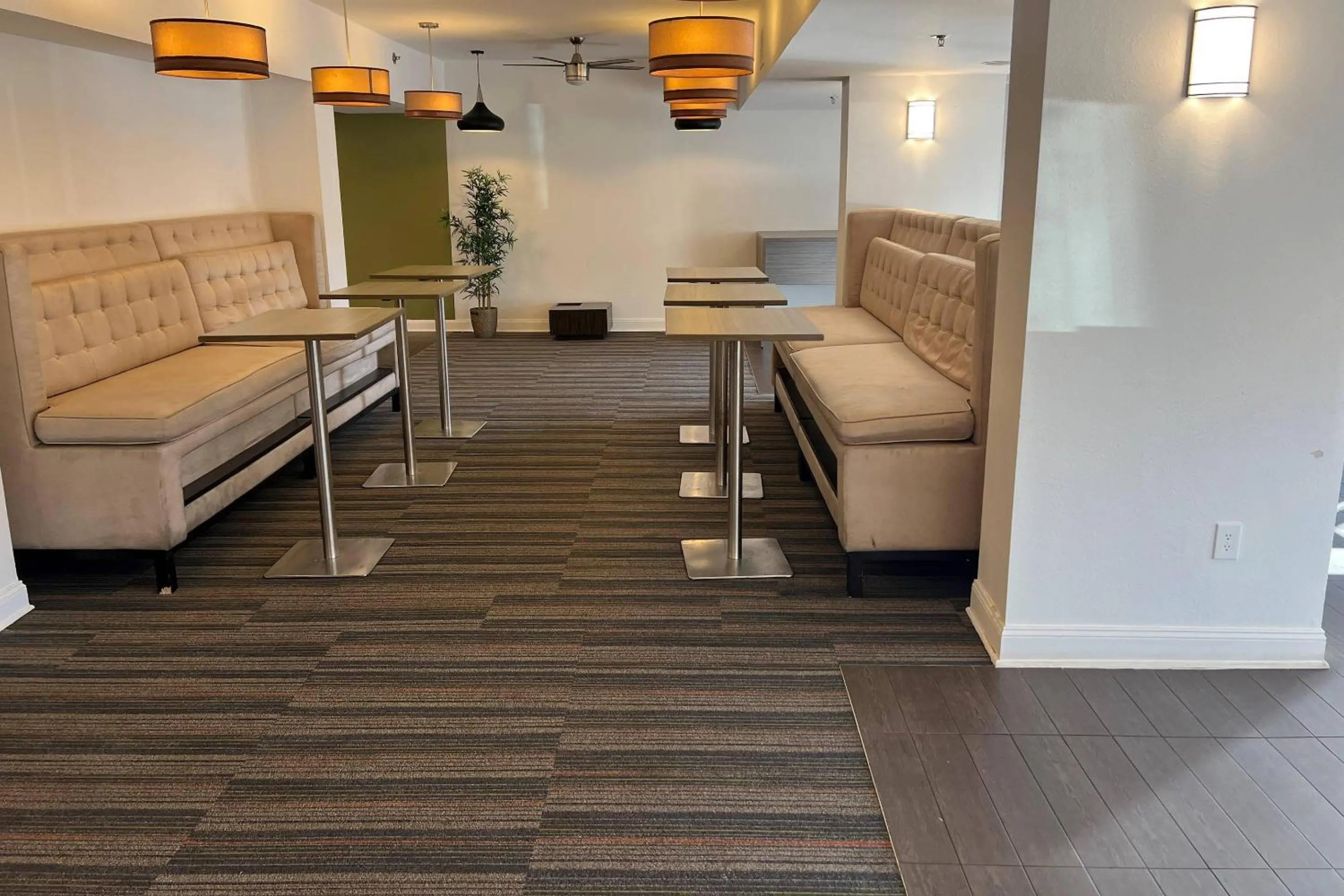 Breakfast, Bed in Sleep Inn & Suites Memphis Southeast