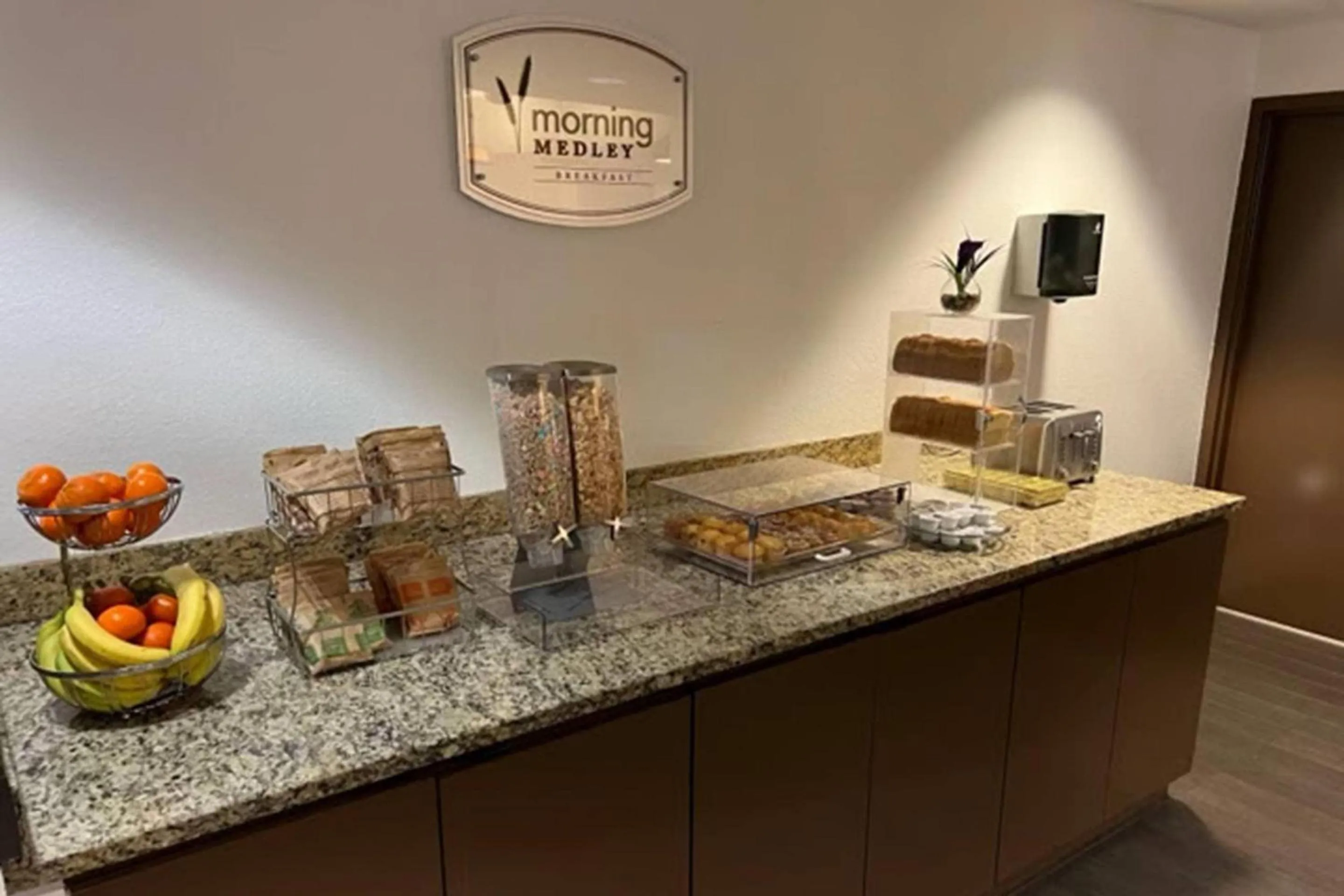 Breakfast in Sleep Inn & Suites Memphis Southeast