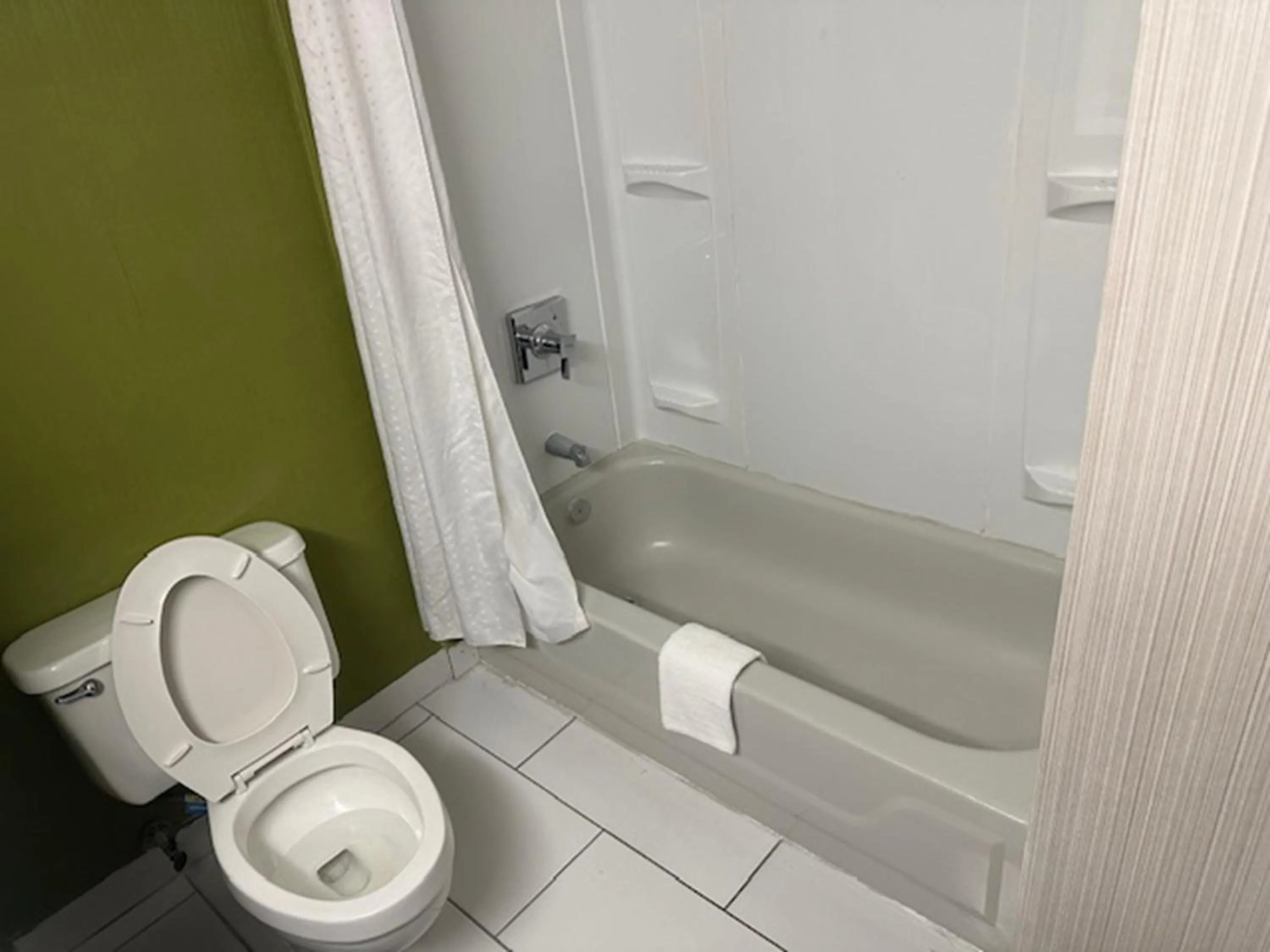 Bathroom in Sleep Inn & Suites Memphis Southeast