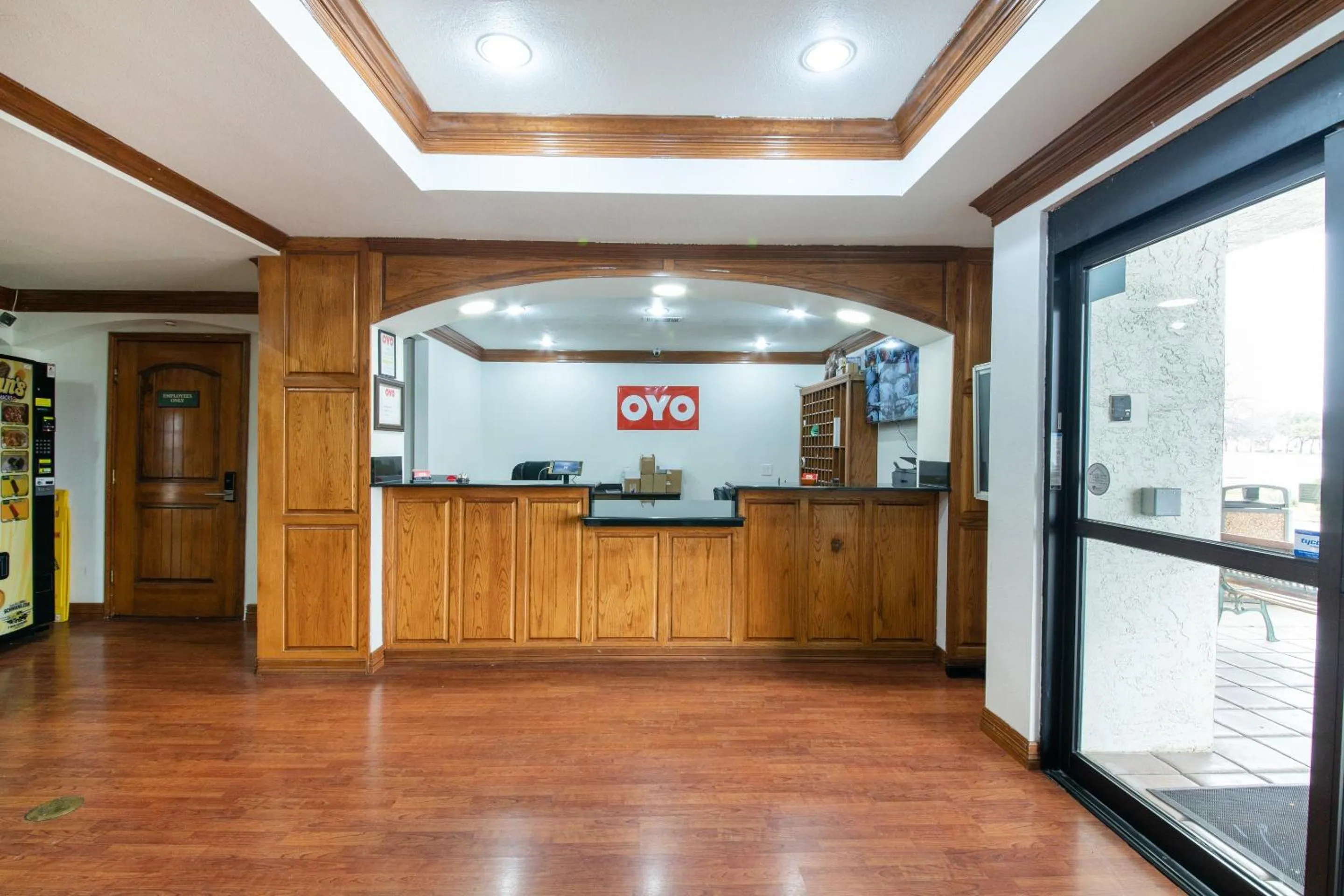 Lobby or reception in OYO Hotel Irving DFW Airport North