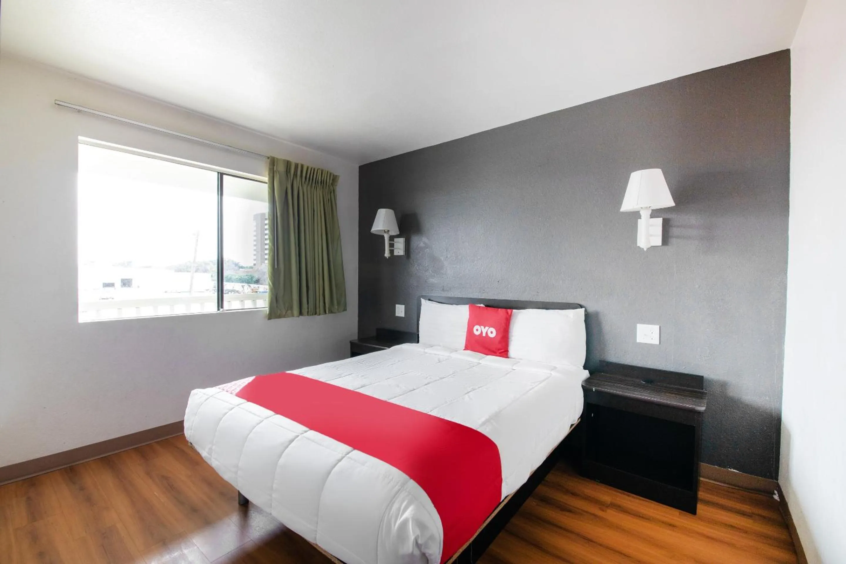 Bedroom, Bed in OYO Hotel Irving DFW Airport North