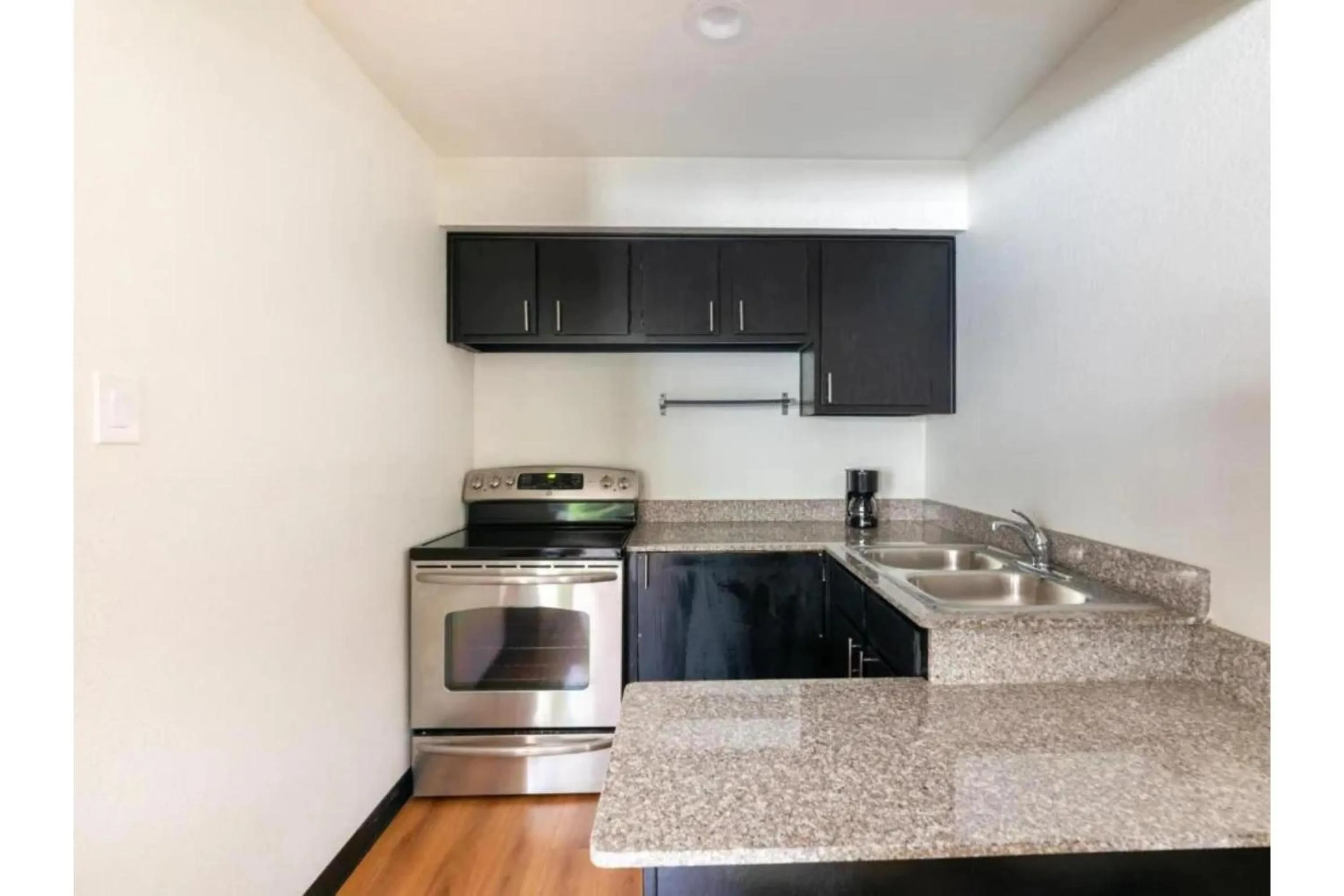 Kitchen or kitchenette in OYO Hotel Irving DFW Airport North