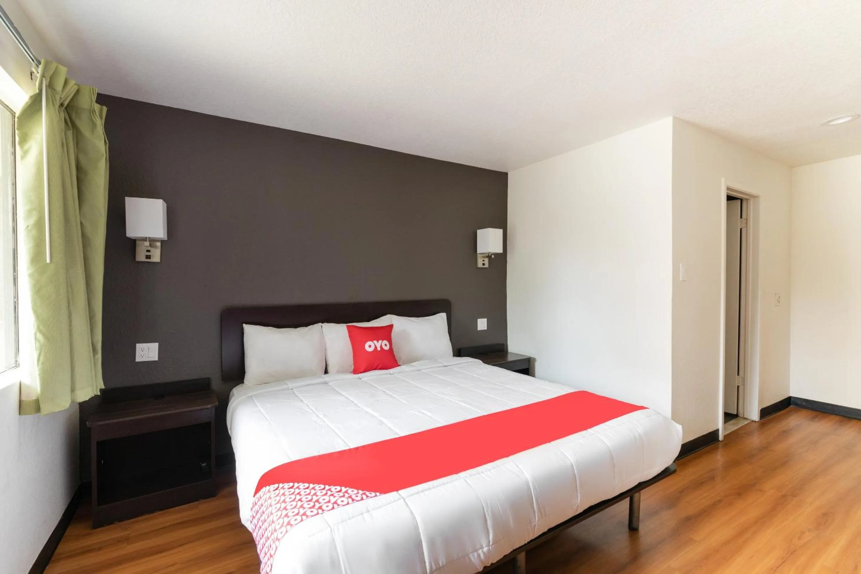 Bedroom, Bed in OYO Hotel Irving DFW Airport North