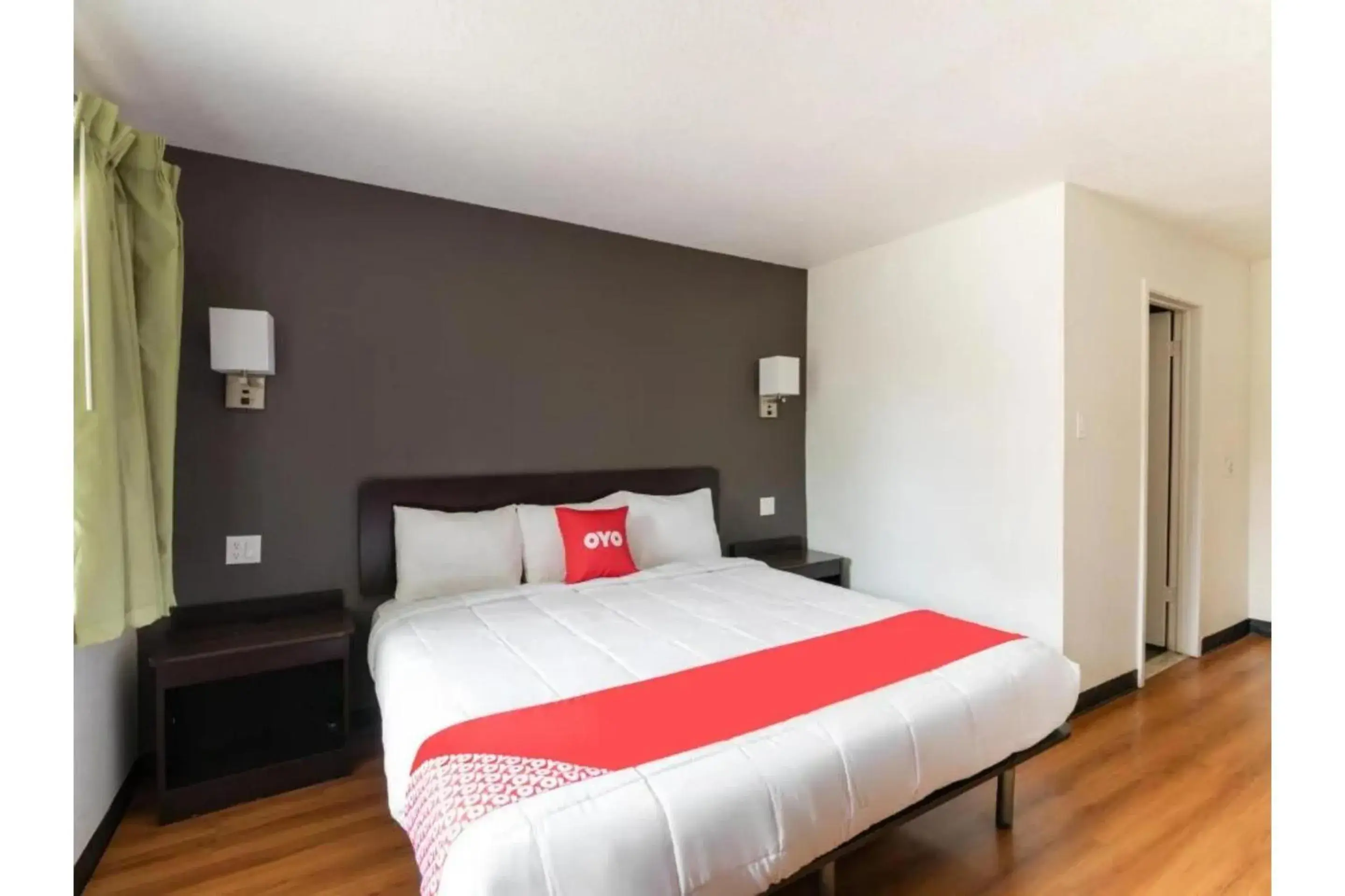 Premium King Bed with Kitchenette Smoking in OYO Hotel Irving DFW Airport North Premium King Bed with Kitchenette Smoking in OYO Hotel Irving DFW Airport North