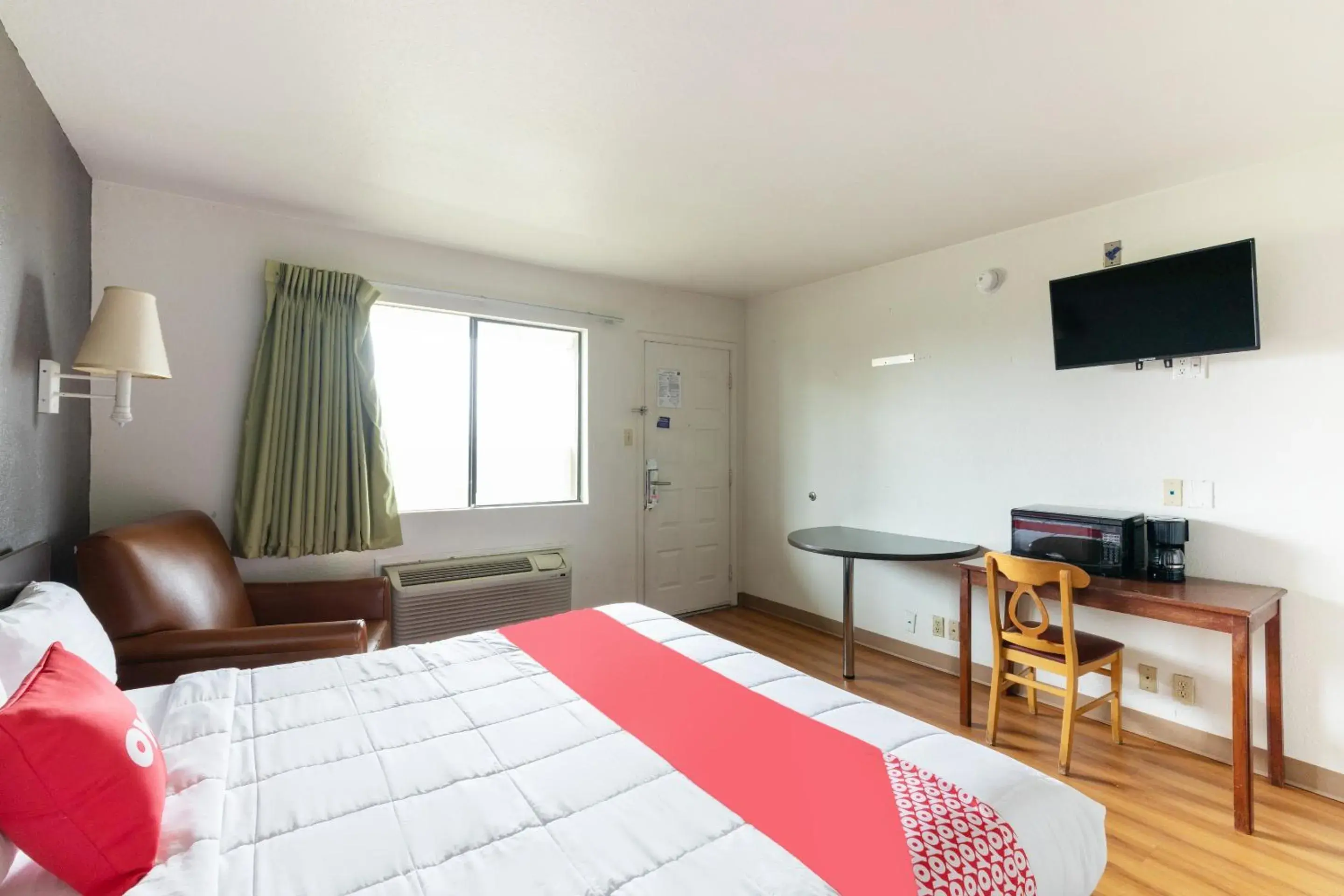 Bedroom, Bed in OYO Hotel Irving DFW Airport North Bedroom, Bed in OYO Hotel Irving DFW Airport North