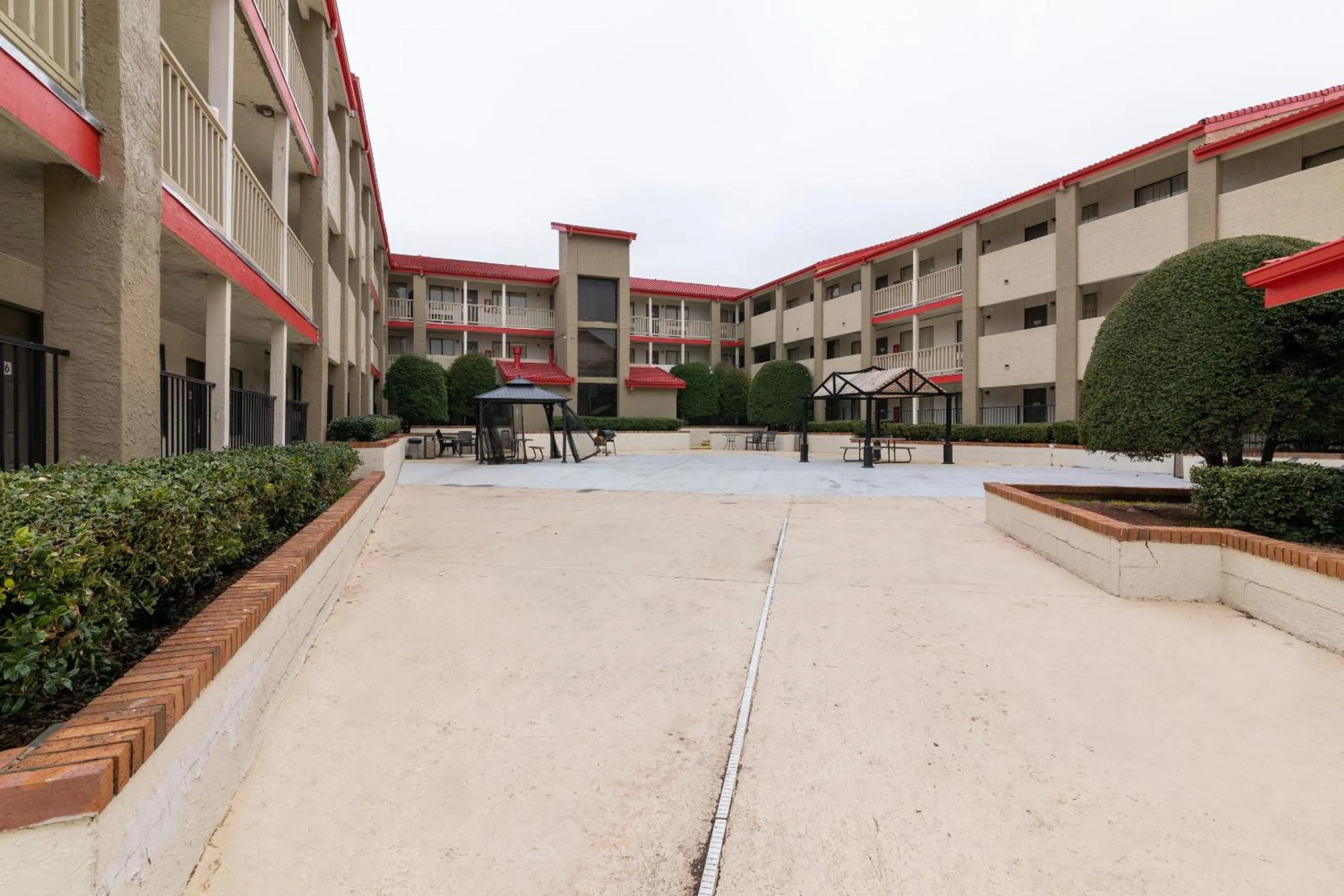 Garden in OYO Hotel Irving DFW Airport North