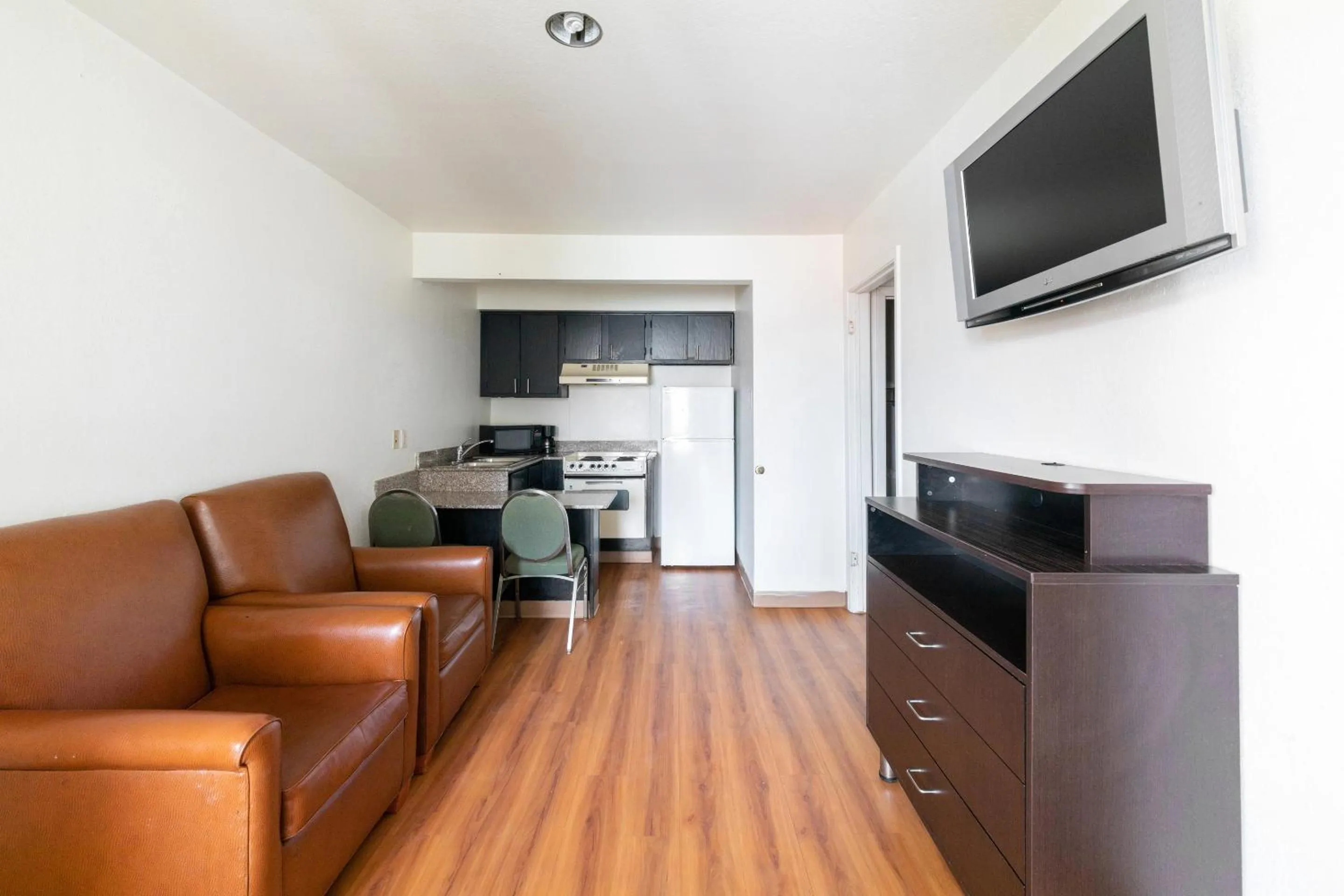 Bedroom in OYO Hotel Irving DFW Airport North