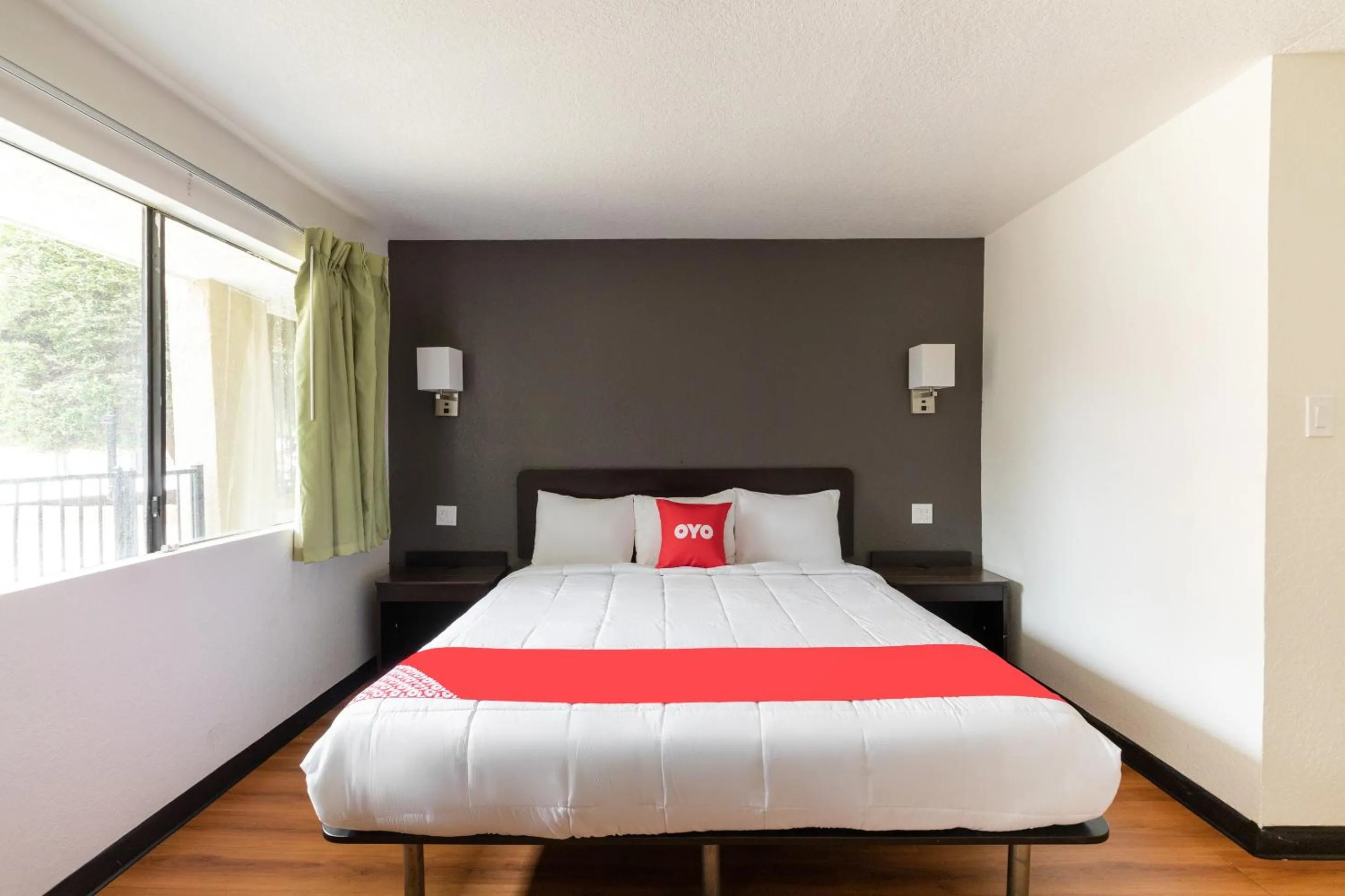 Bedroom, Bed in OYO Hotel Irving DFW Airport North