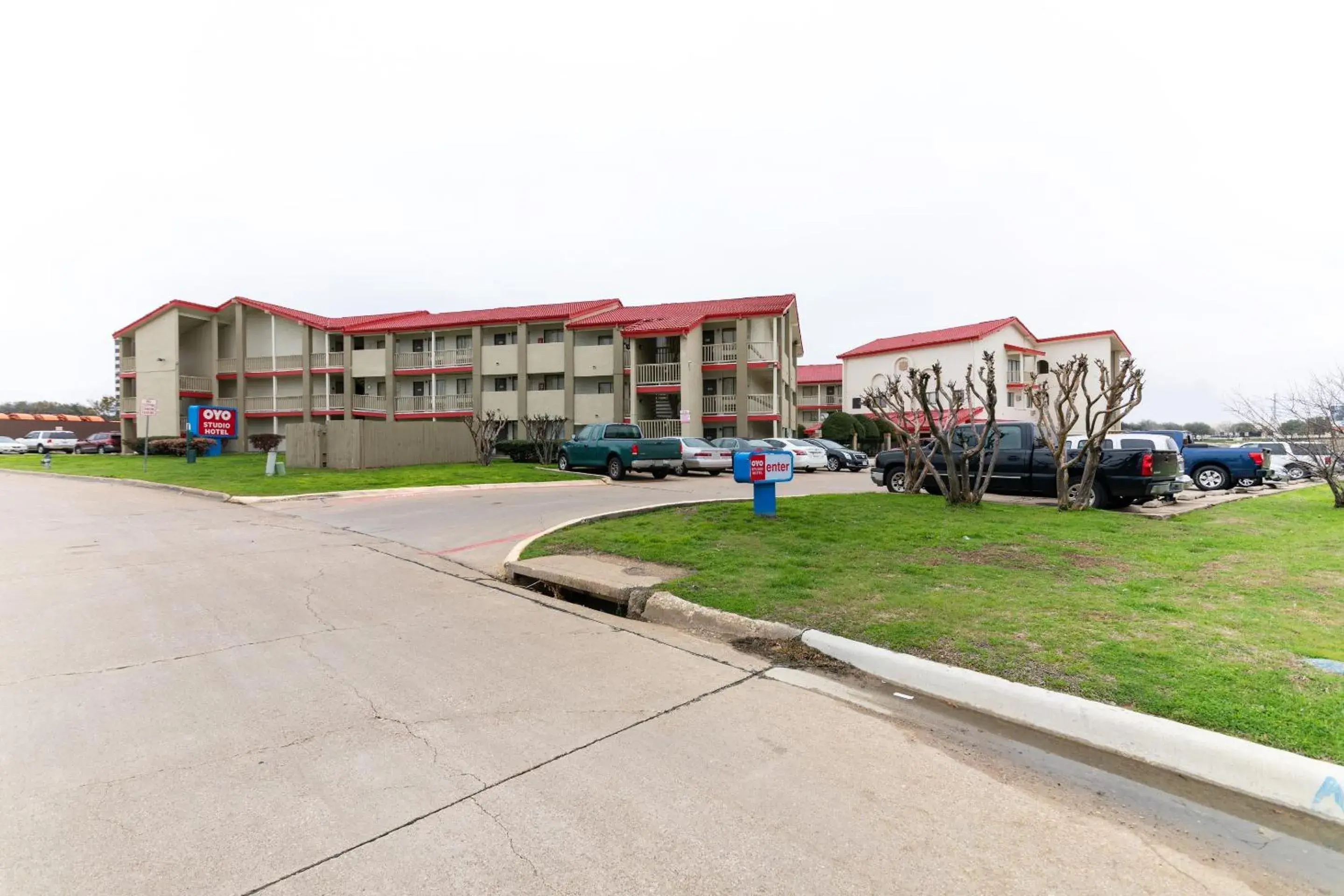 Facade/entrance in OYO Hotel Irving DFW Airport North Facade/entrance in OYO Hotel Irving DFW Airport North