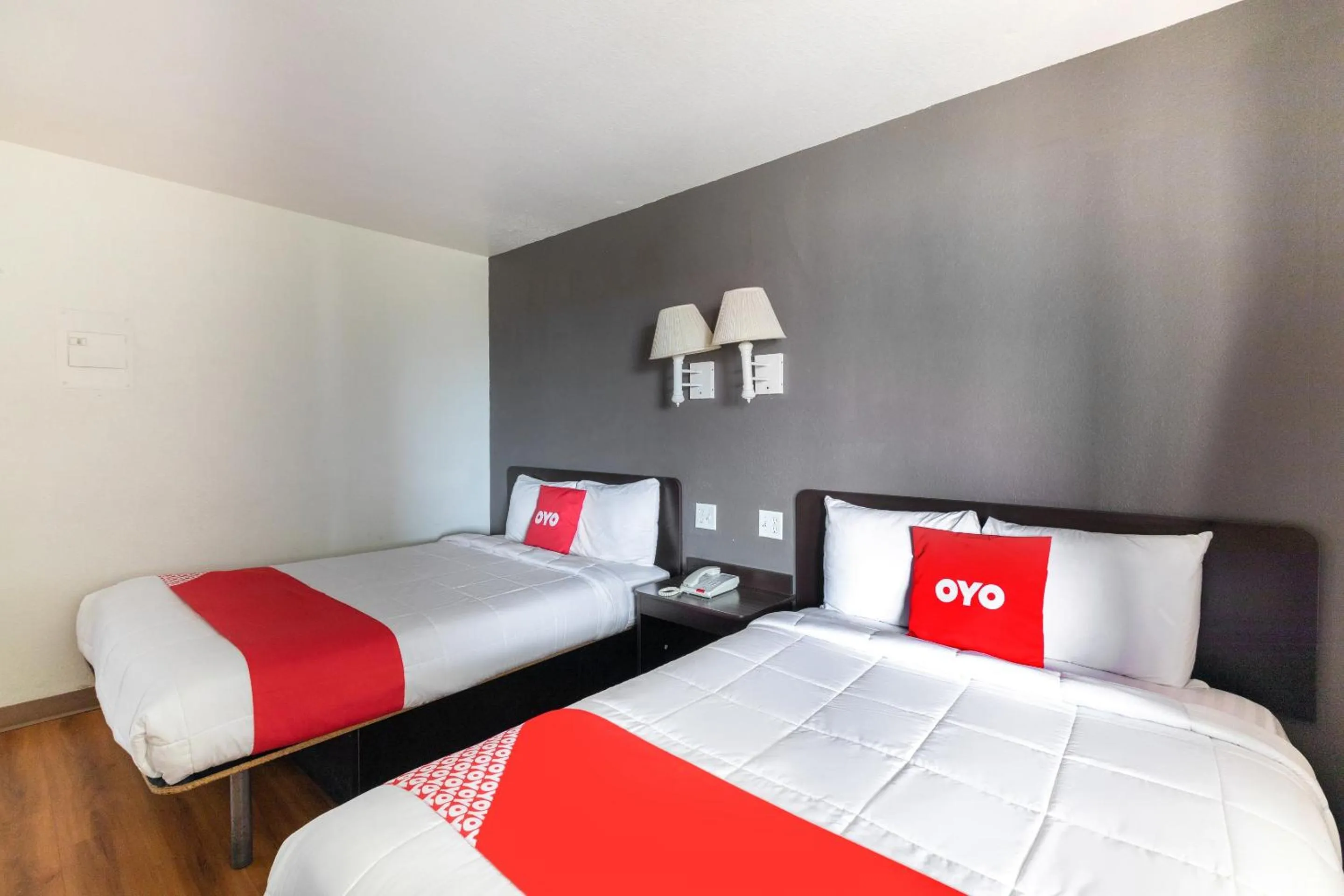 Bedroom, Bed in OYO Hotel Irving DFW Airport North
