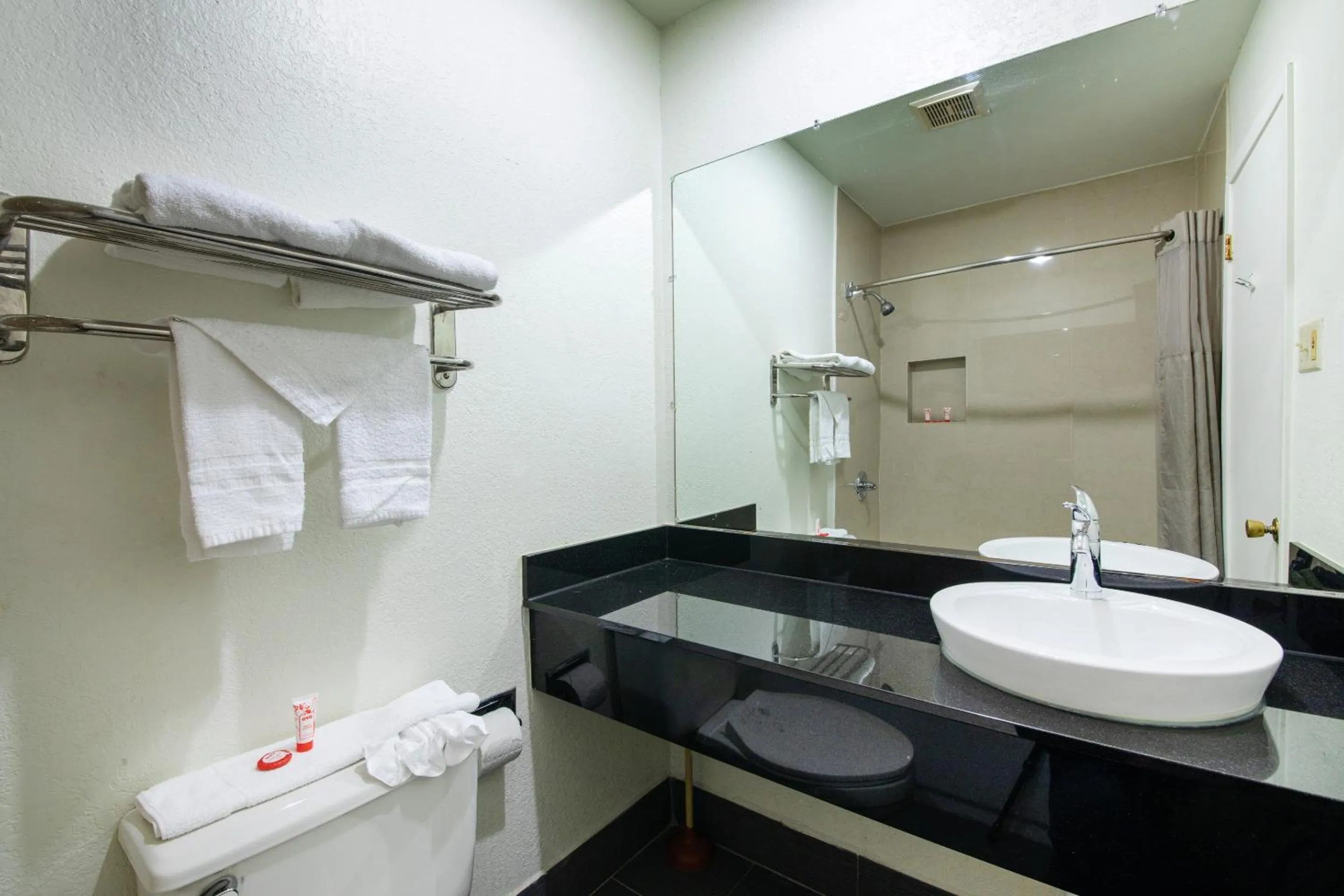 Bathroom in OYO Hotel Irving DFW Airport North