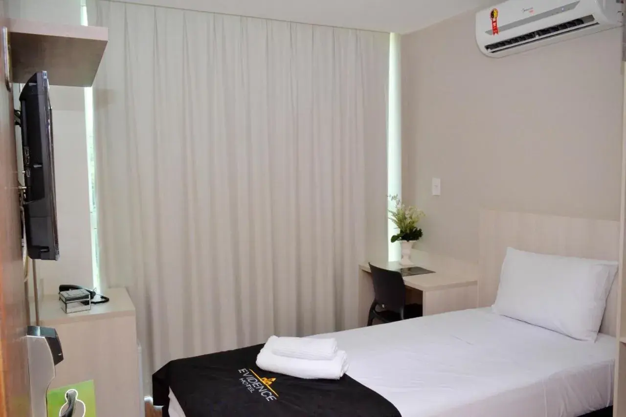 Single Room in Evidence Hotel Single Room in Evidence Hotel