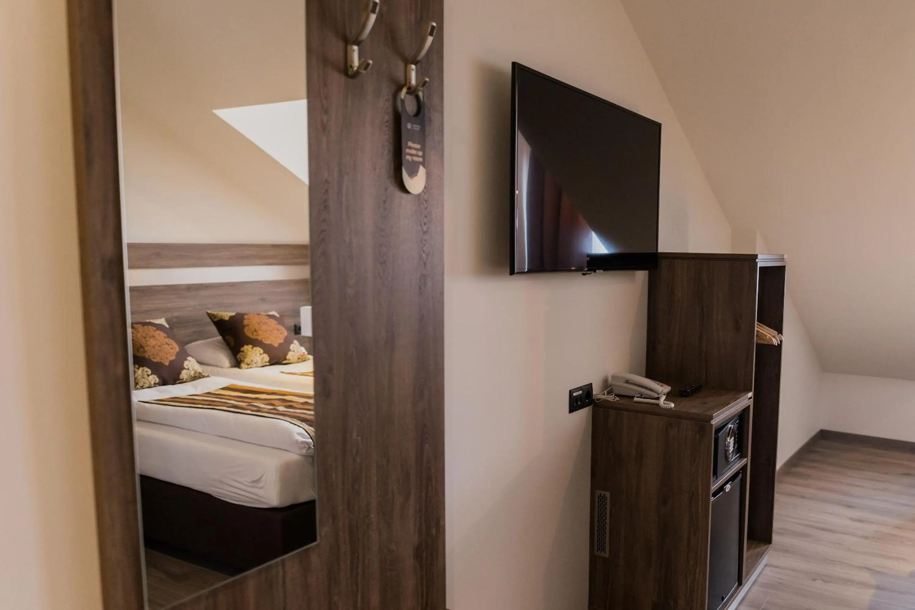 TV and multimedia, Bed in Hotel Duus by Keflavik Airport