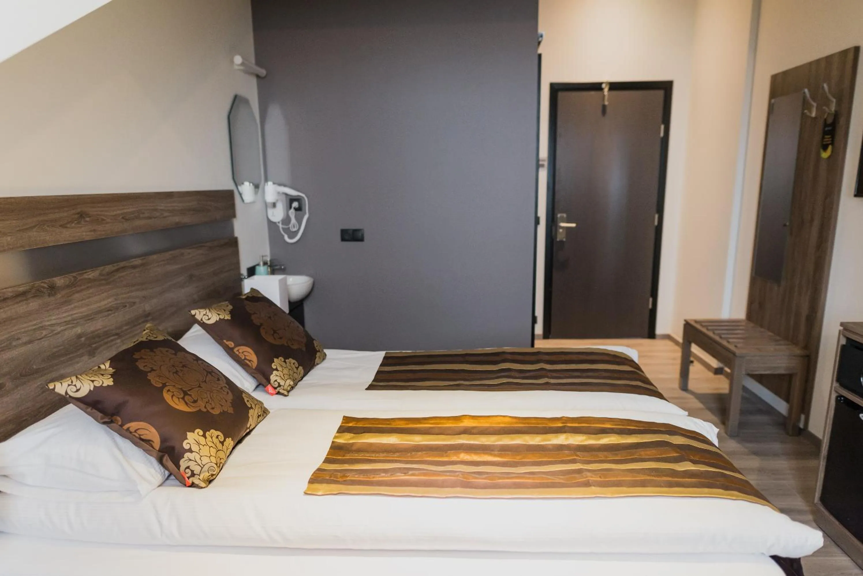 Bed in Hotel Duus by Keflavik Airport
